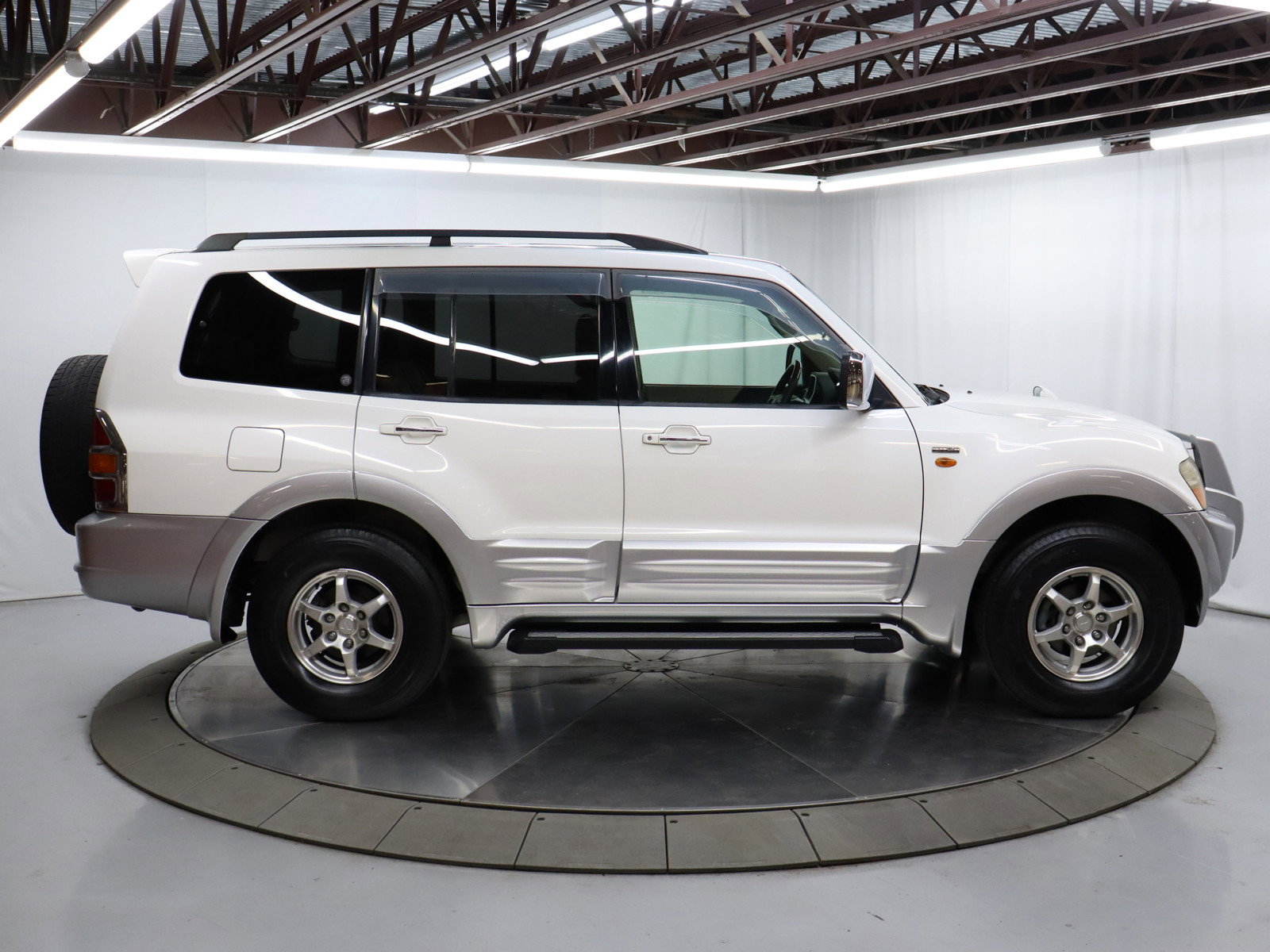 1999 Mitsubishi Pajero 8