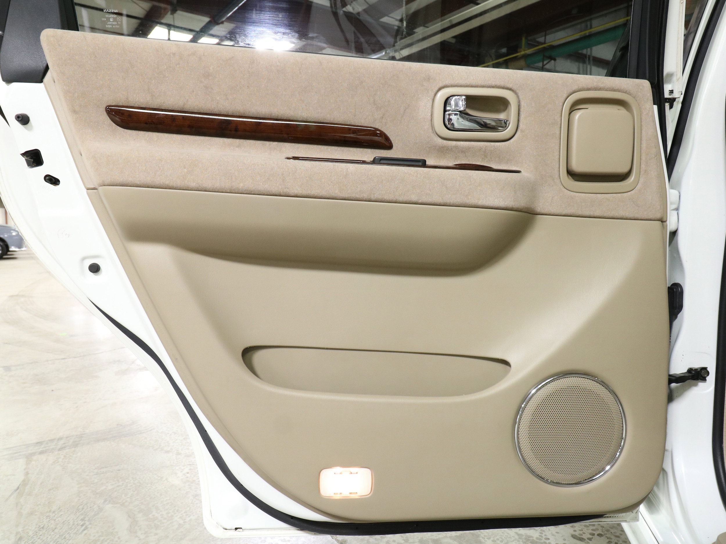 1999 Nissan Presage 28