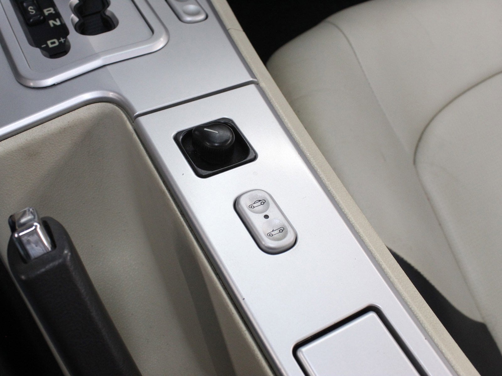 2005 Chrysler Crossfire 42