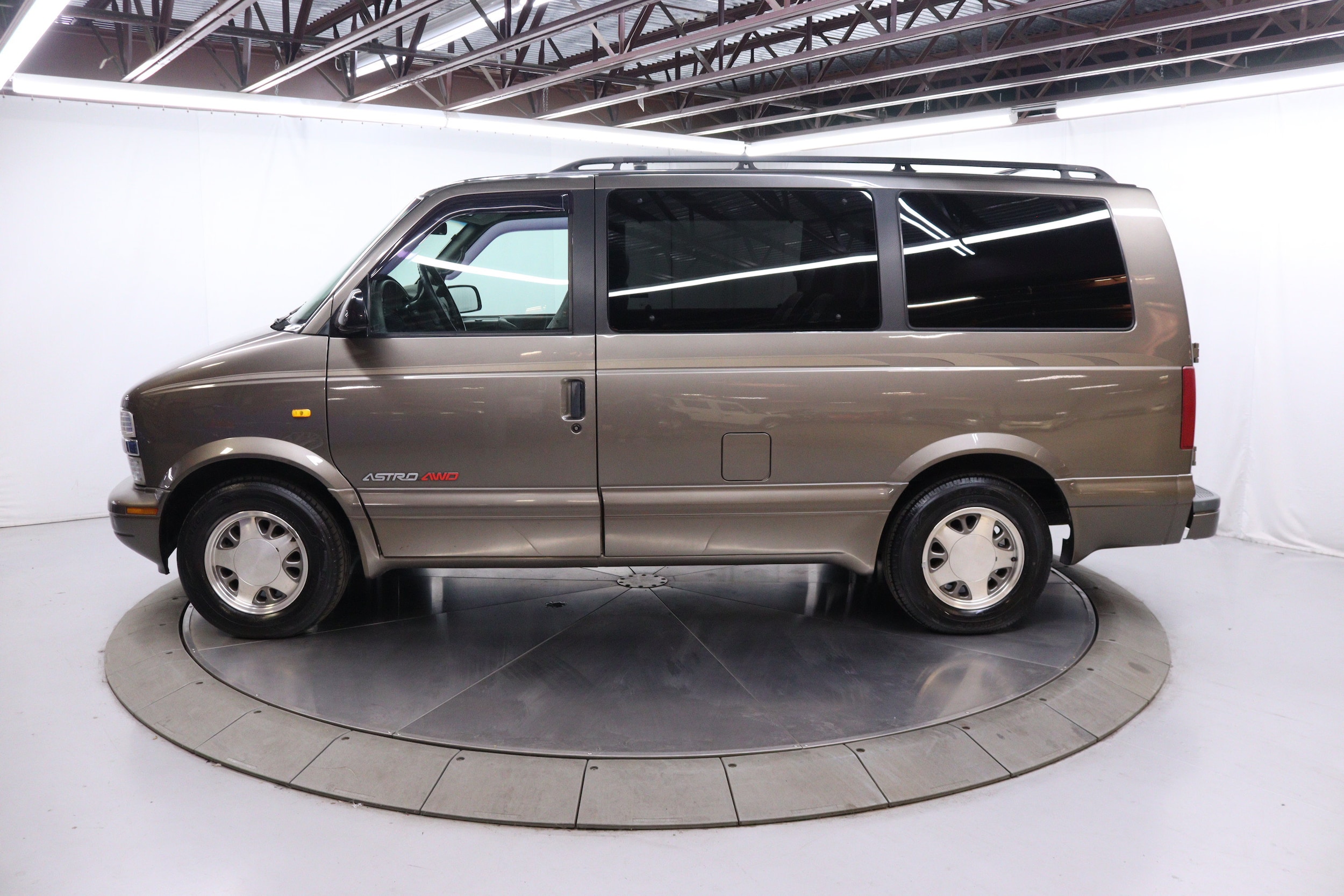 2000 Chevrolet Astro LT 4