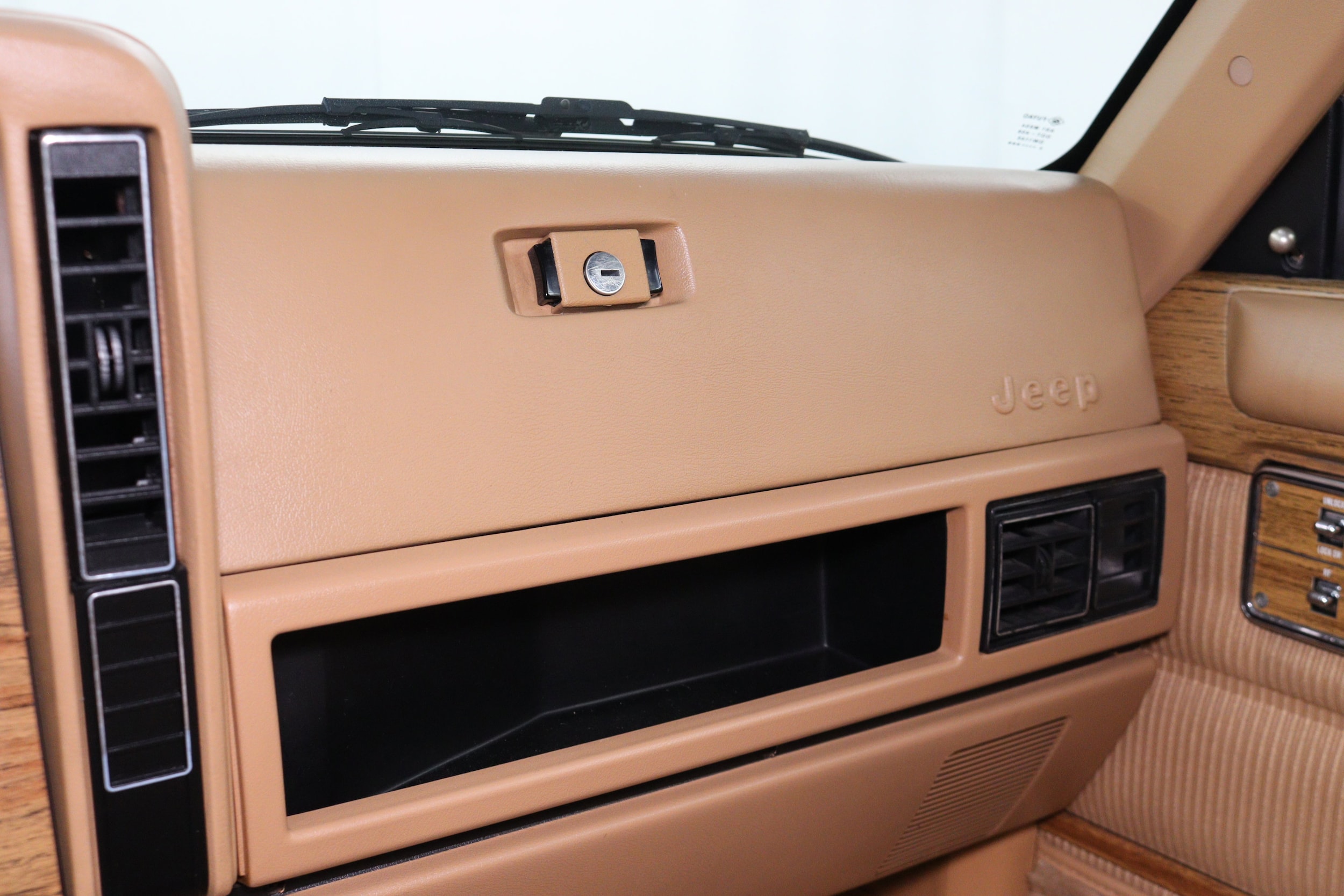 1987 Jeep Wagoneer 55