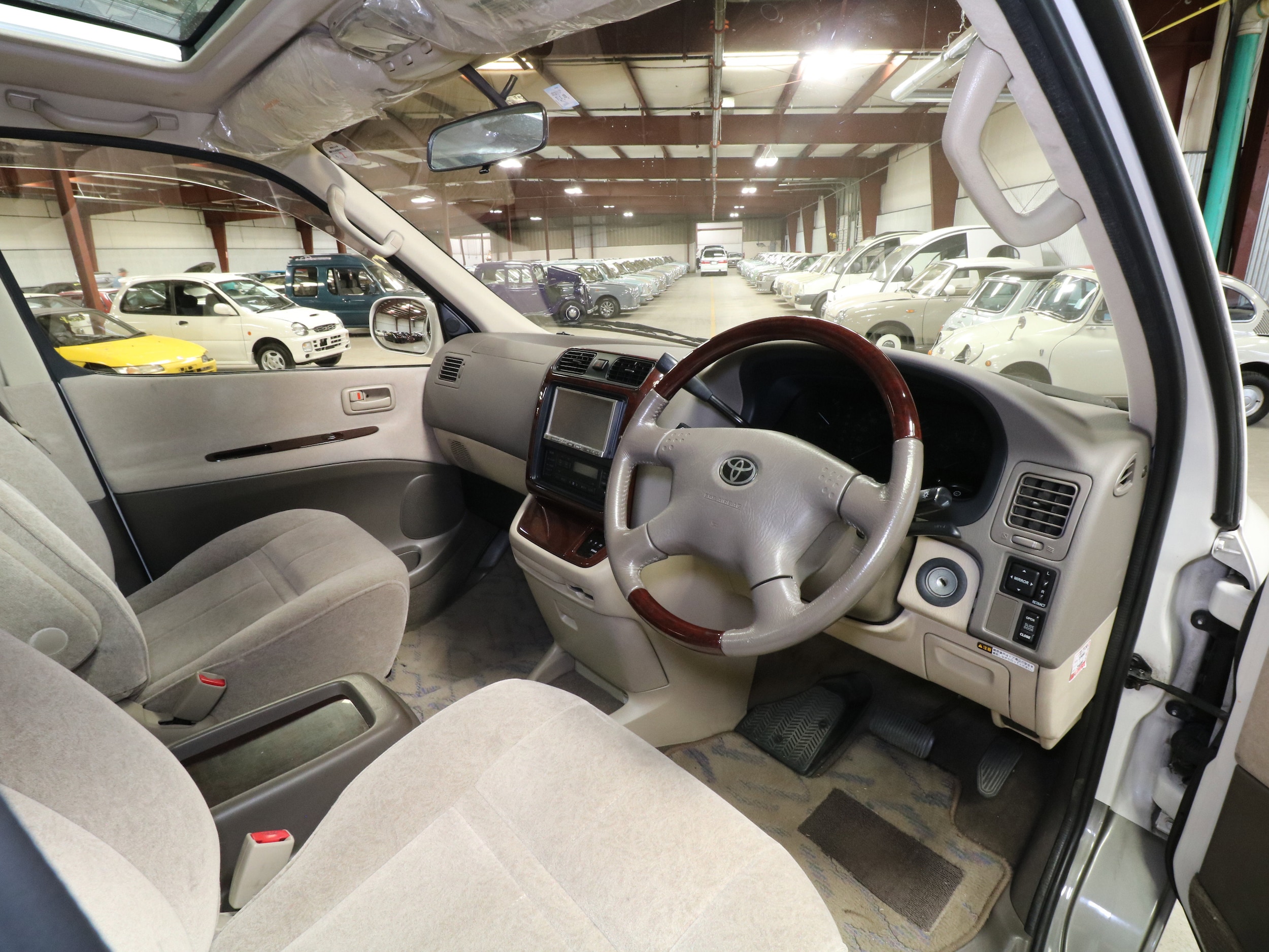 2000 Toyota Grand Hiace 9