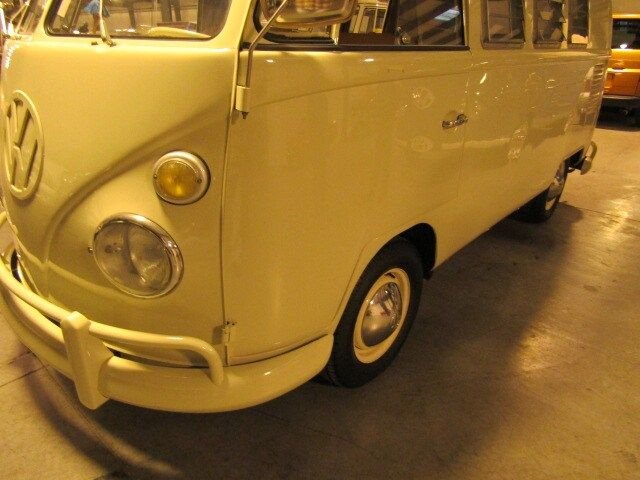1967 Volkswagen Bus 27