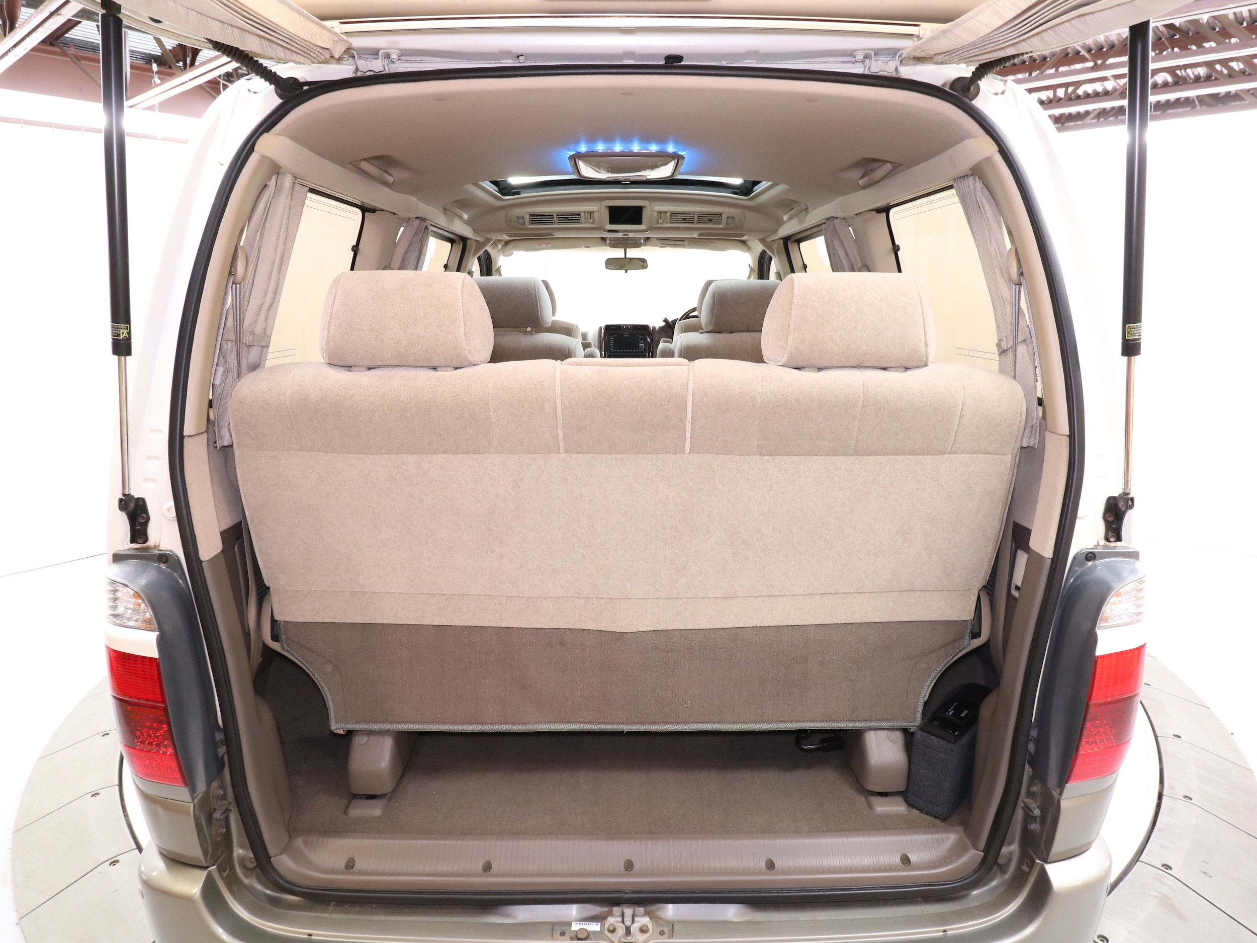 1999 Toyota Grand HiAce 29