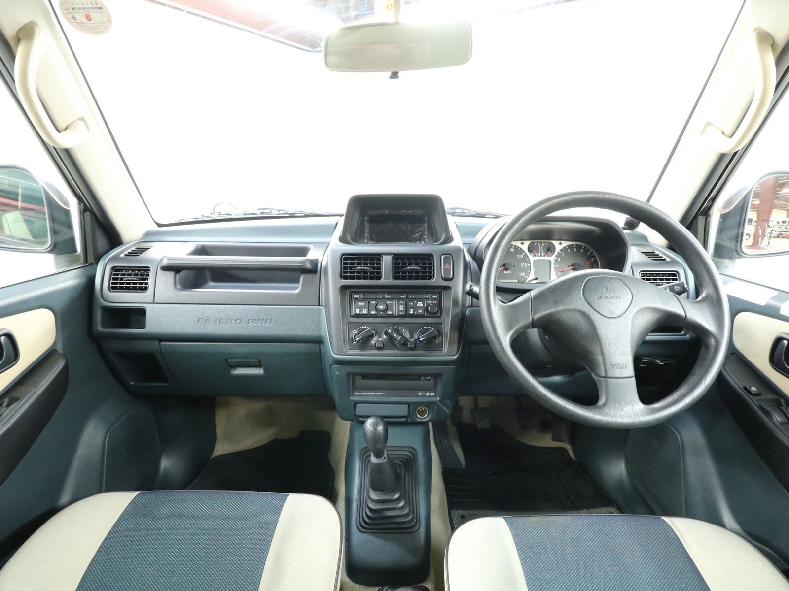 1999 Mitsubishi Pajero 50