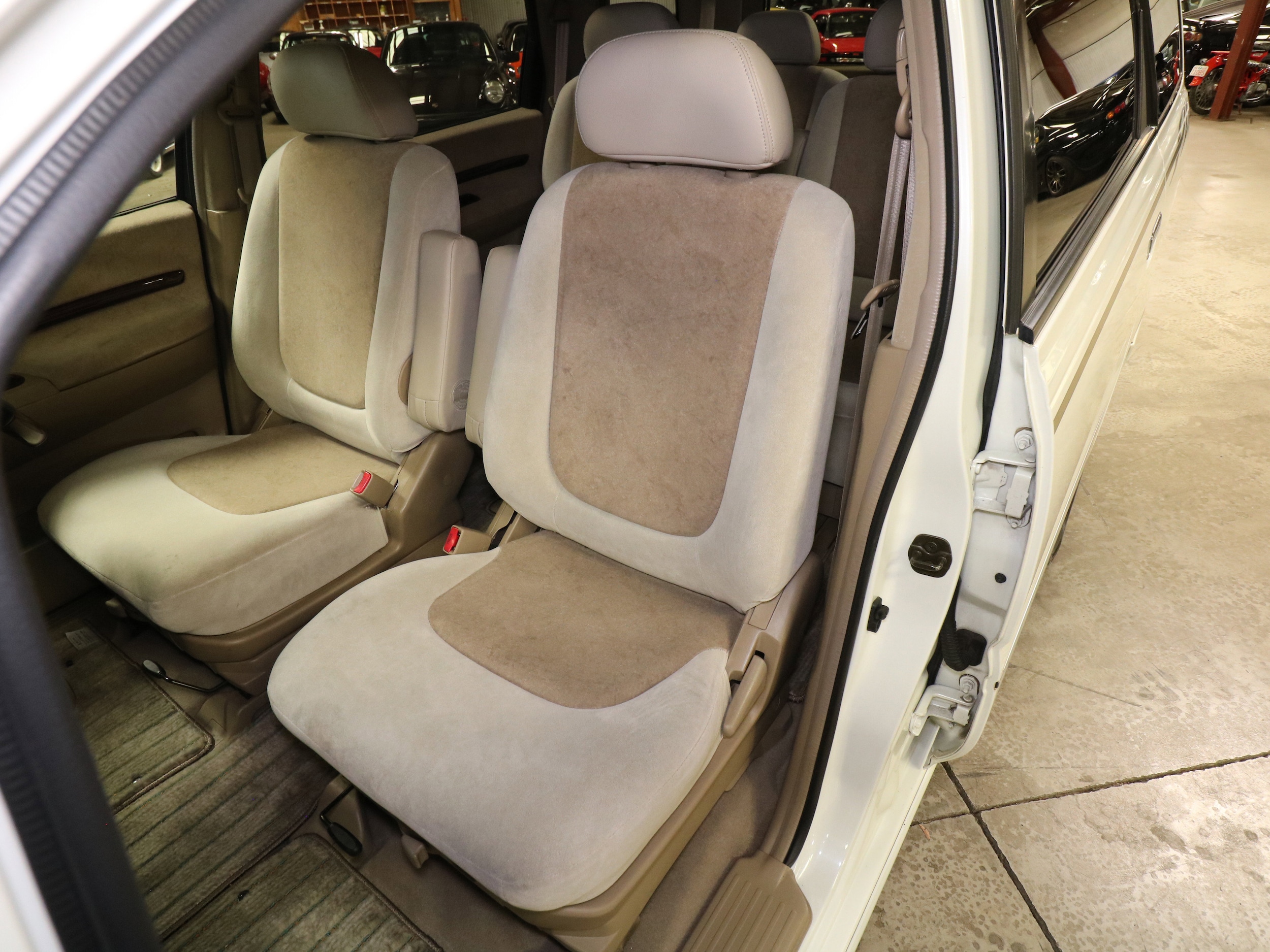 1999 Nissan Presage 16