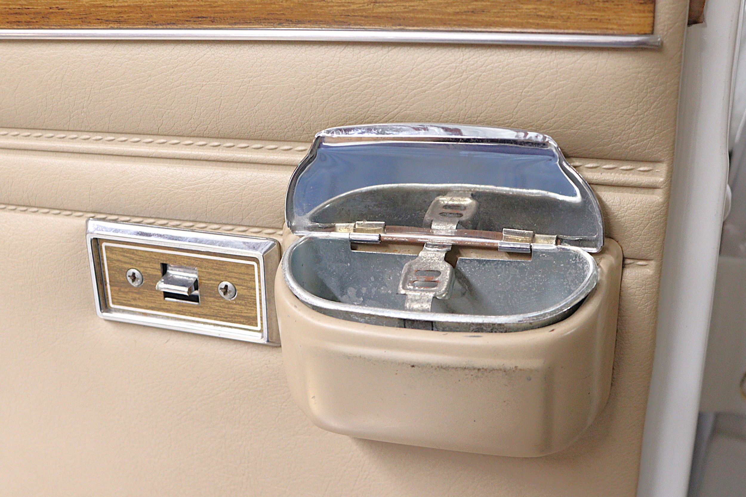 1997 Jeep Grand Wagoneer 61