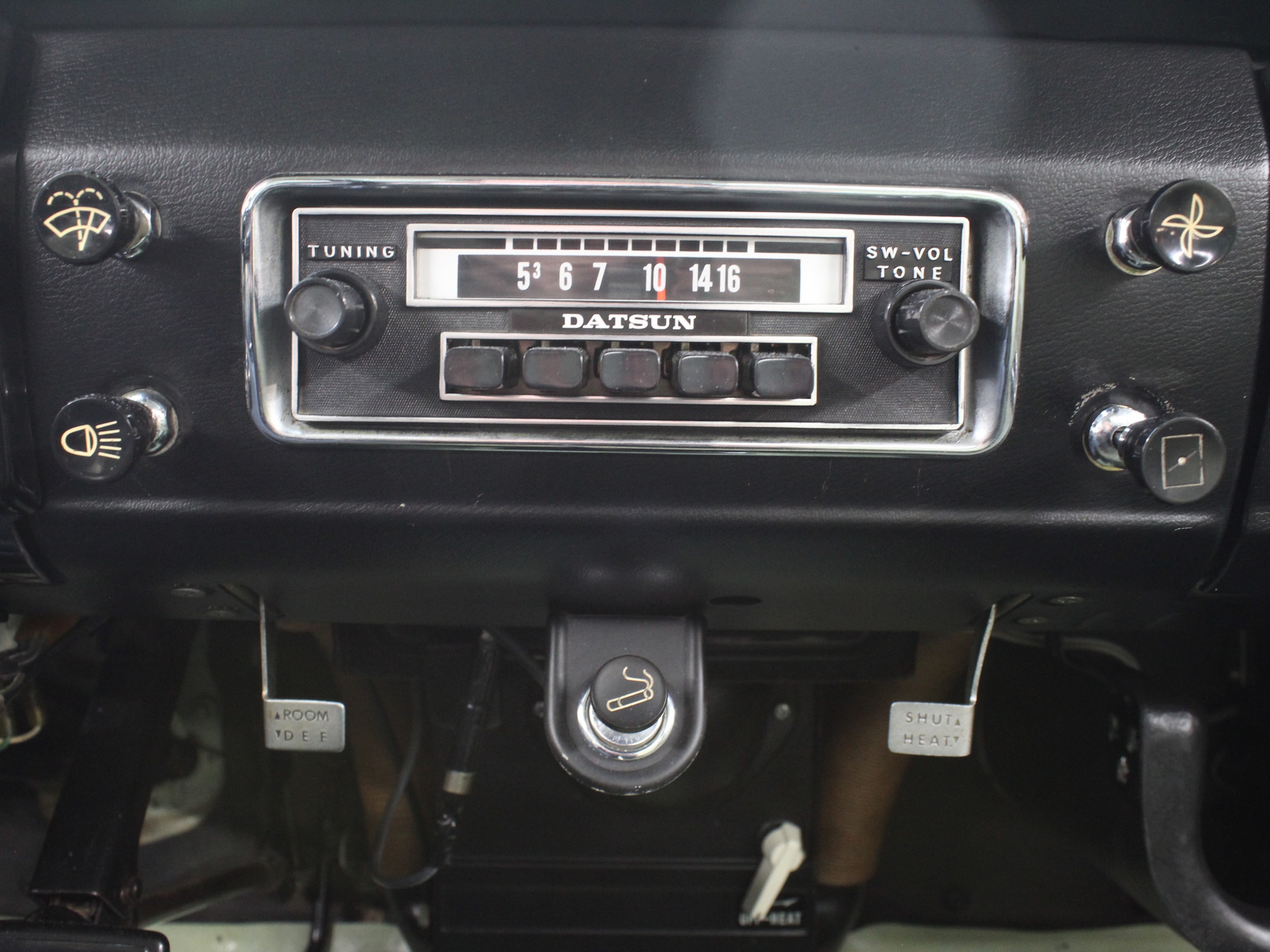 1971 Datsun 1600 11
