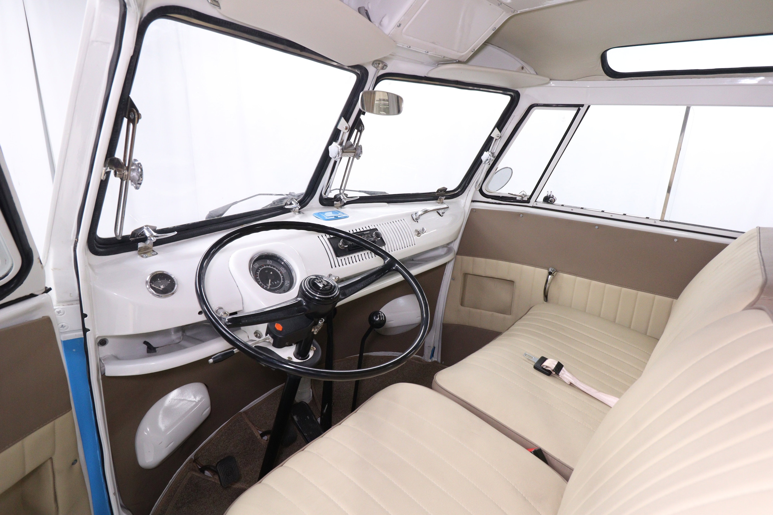 1972 Volkswagen Bus 11