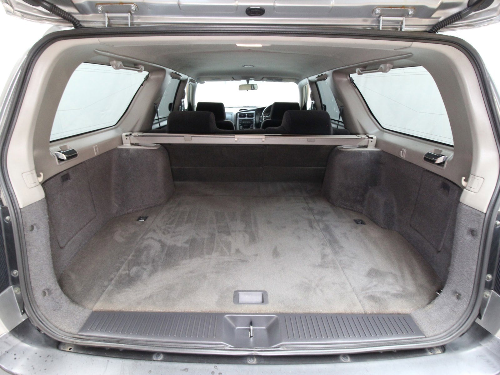 1997 Nissan Stagea 26