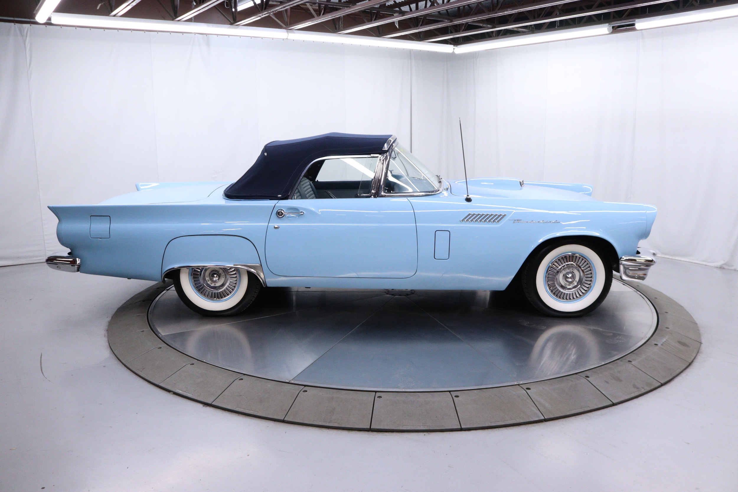 1957 Ford Thunderbird 17