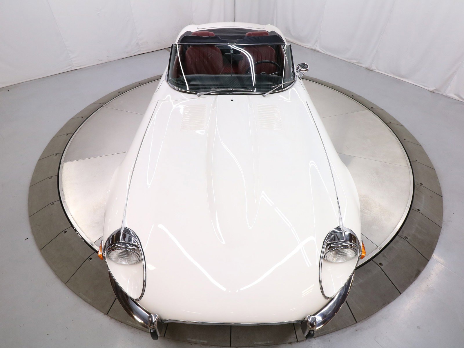 1974 Jaguar E Type 58