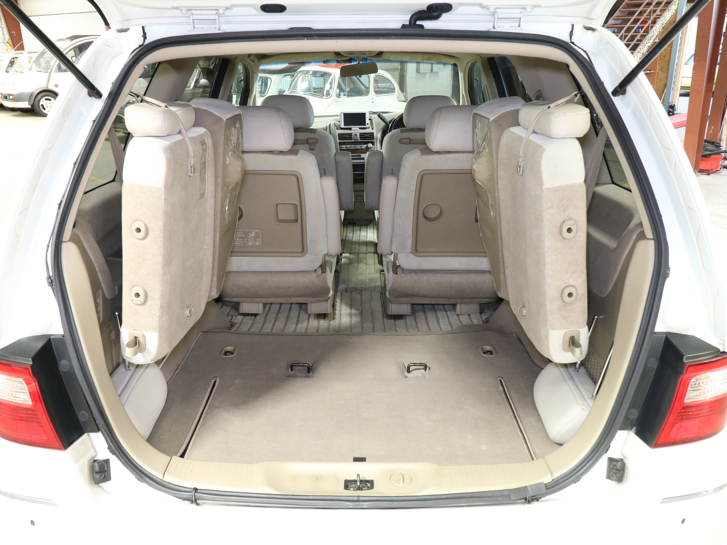 1999 Nissan Presage 25