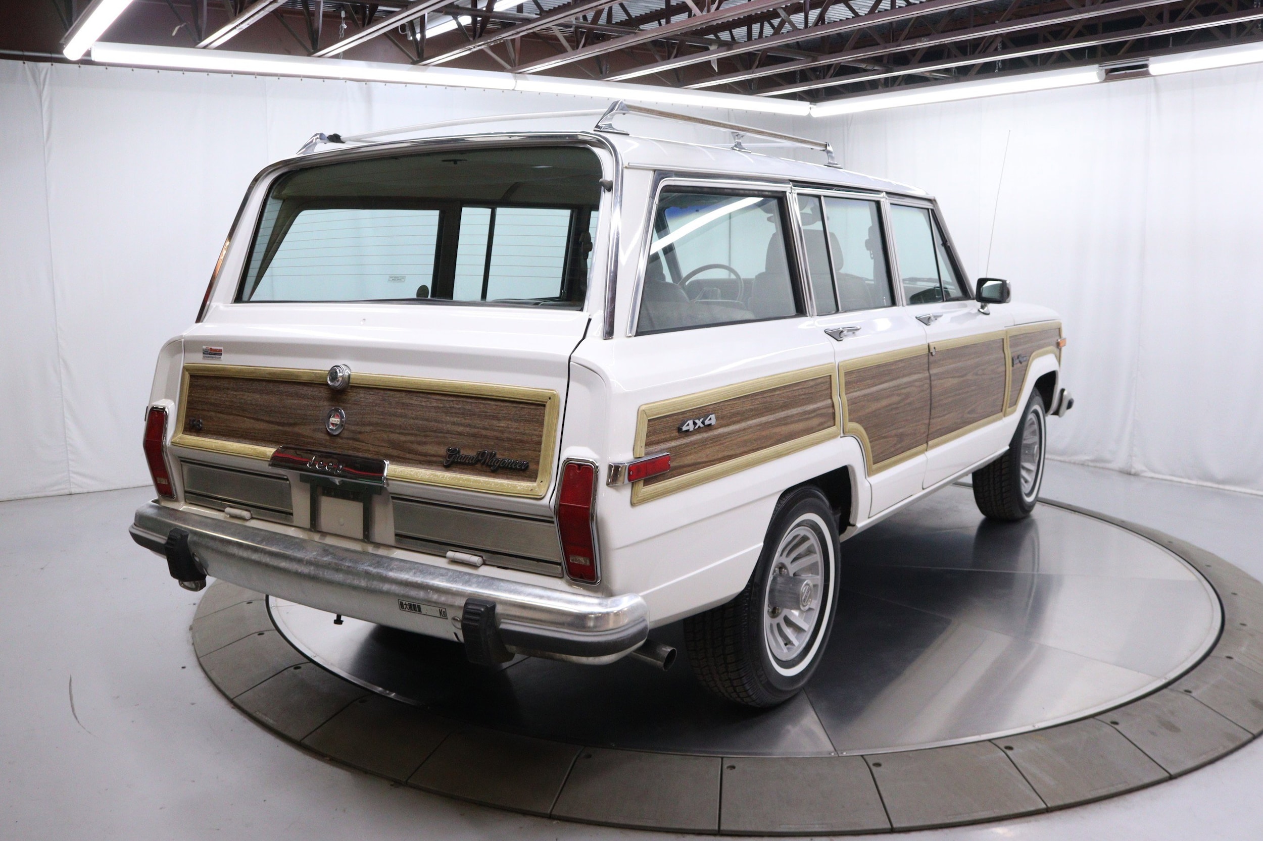 1997 Jeep Grand Wagoneer 7