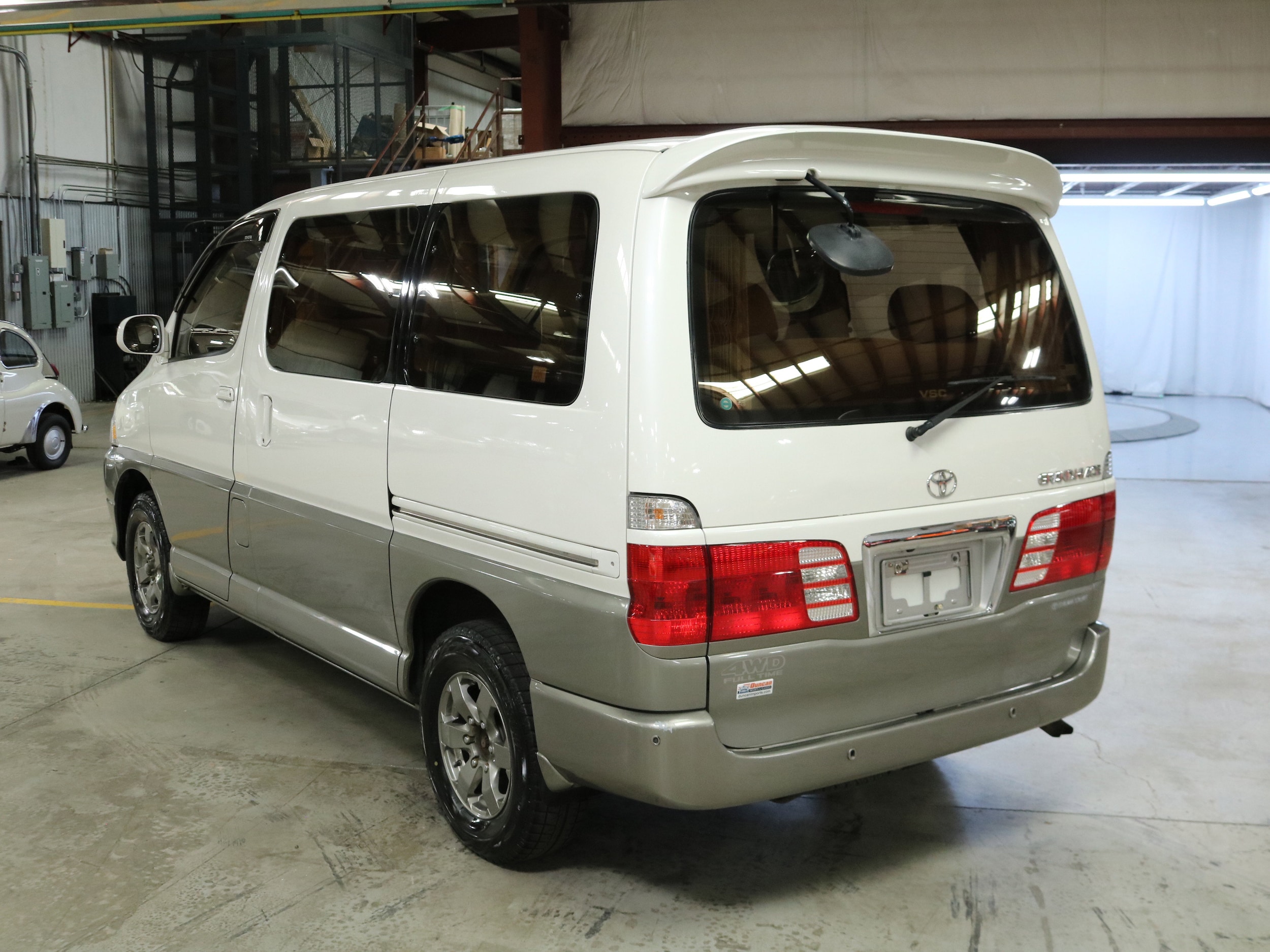 2000 Toyota Grand Hiace 5