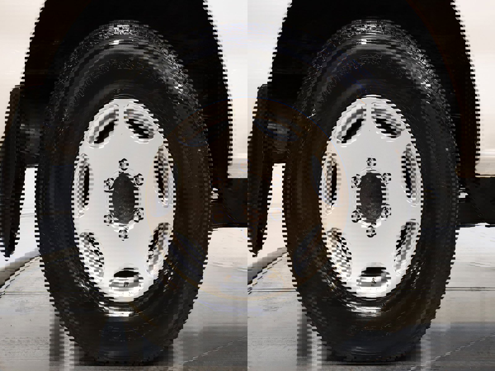 1998 Mitsubishi Delica 31