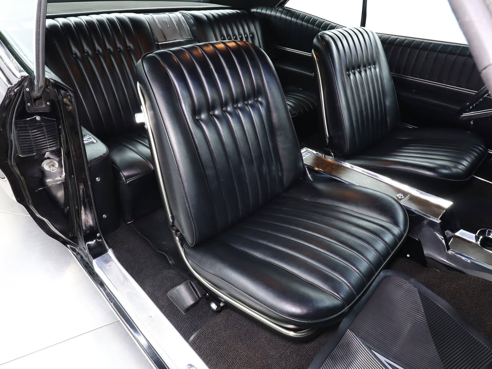 1967 Pontiac Grand Prix 38
