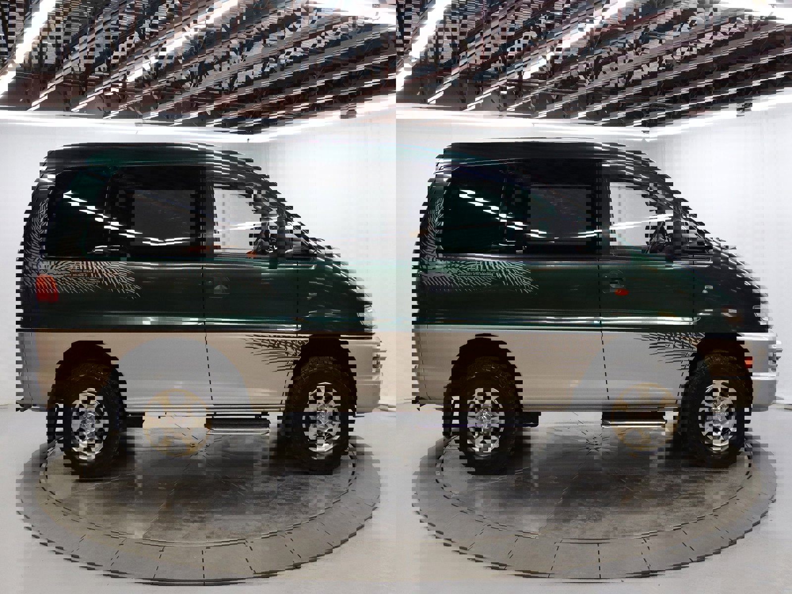 1998 Mitsubishi Delica 7