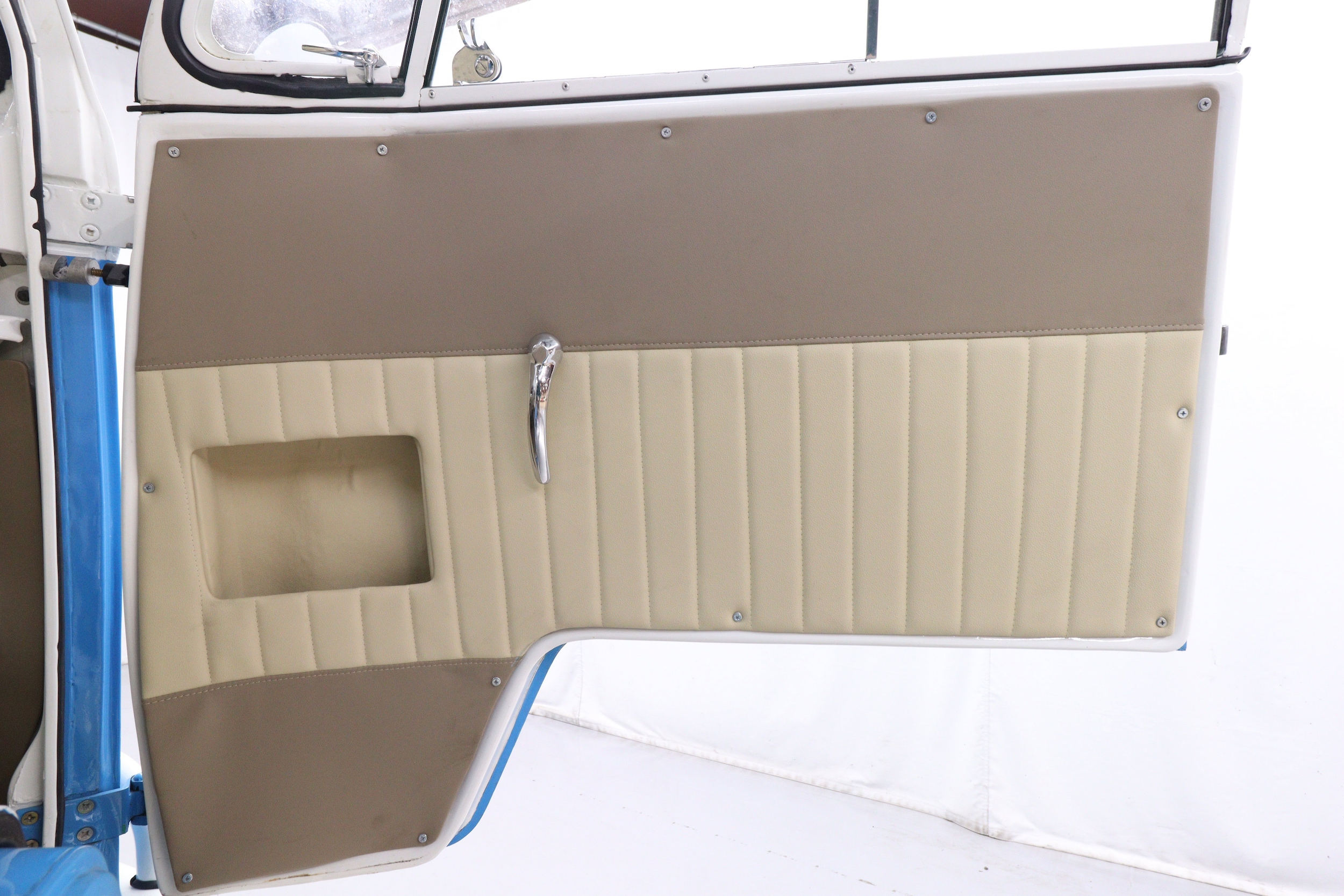 1972 Volkswagen Bus 22