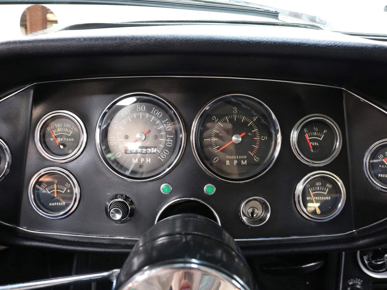 1963 Studebaker Avanti 11