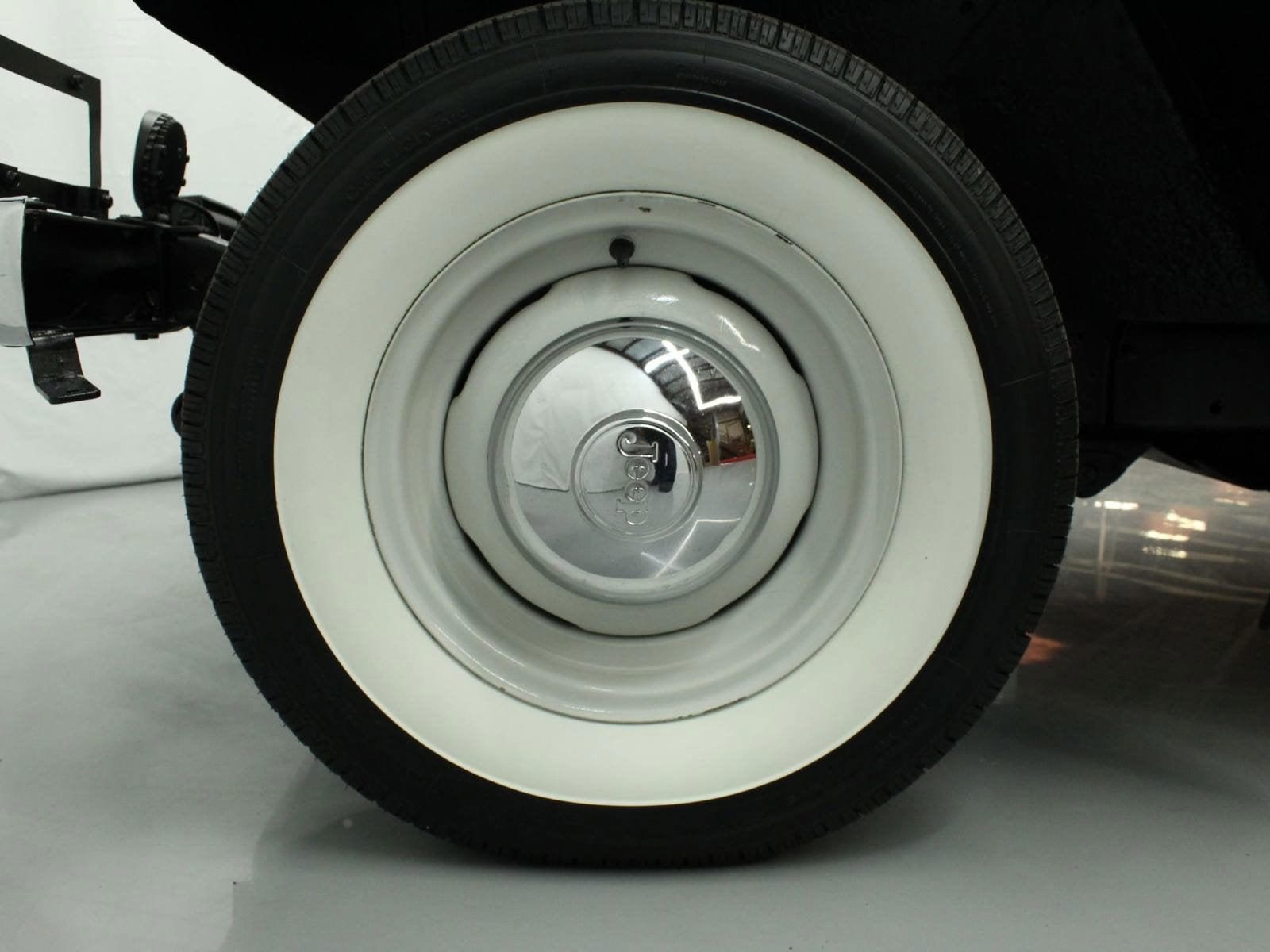 1975 Mitsubishi Jeep 32