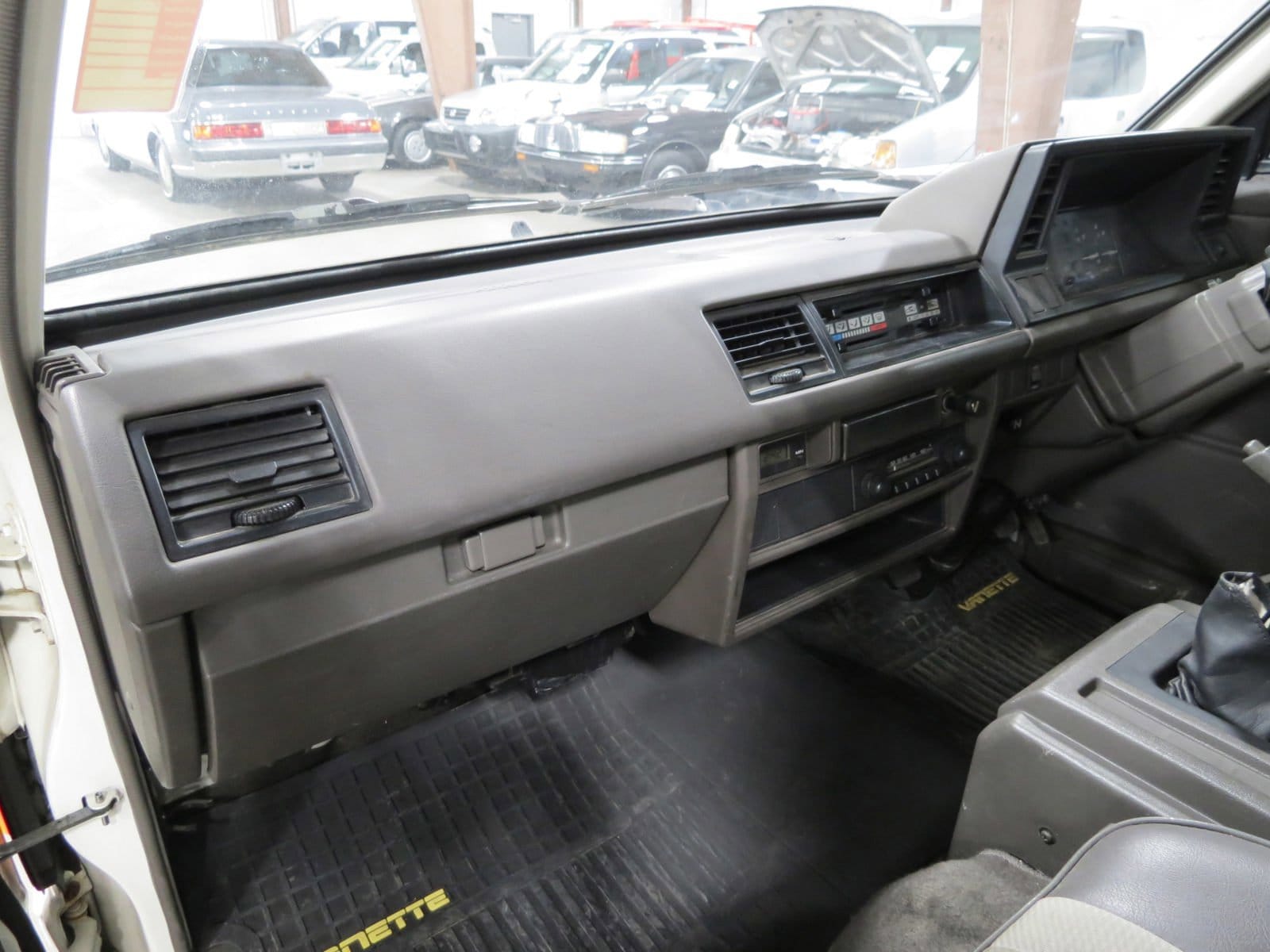 1990 Nissan Vanette 19