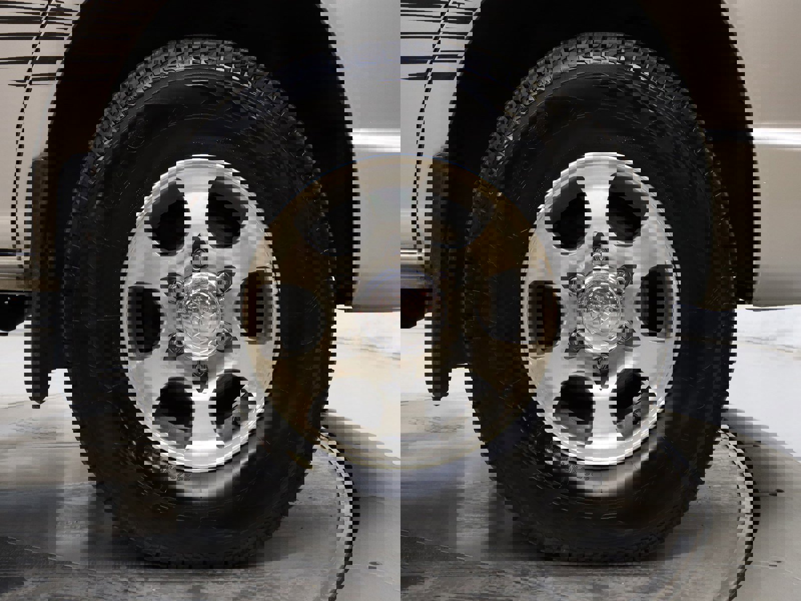 1998 Mitsubishi Delica 29