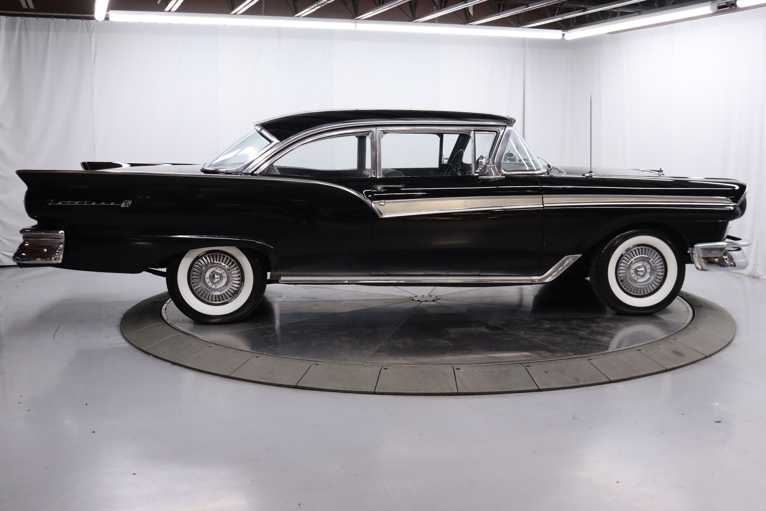 1957 Ford Fairlane 8
