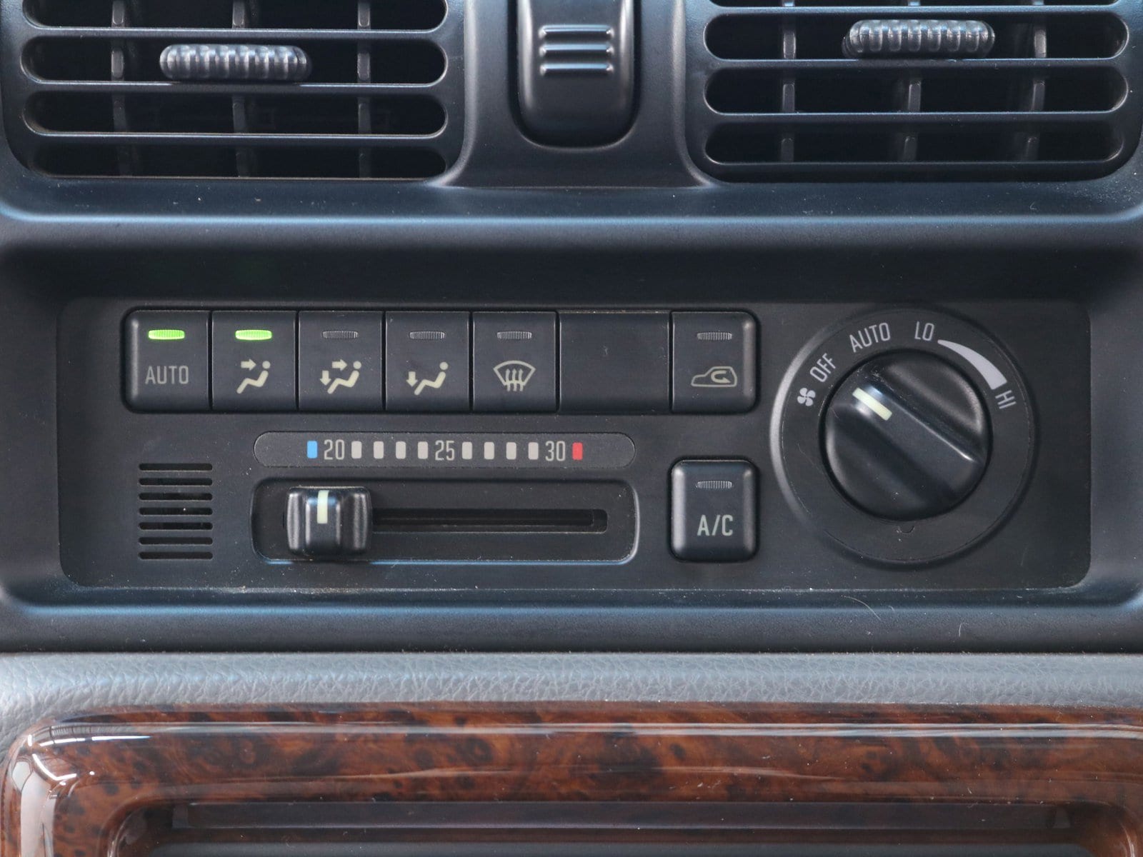 1998 Isuzu Wizard 12