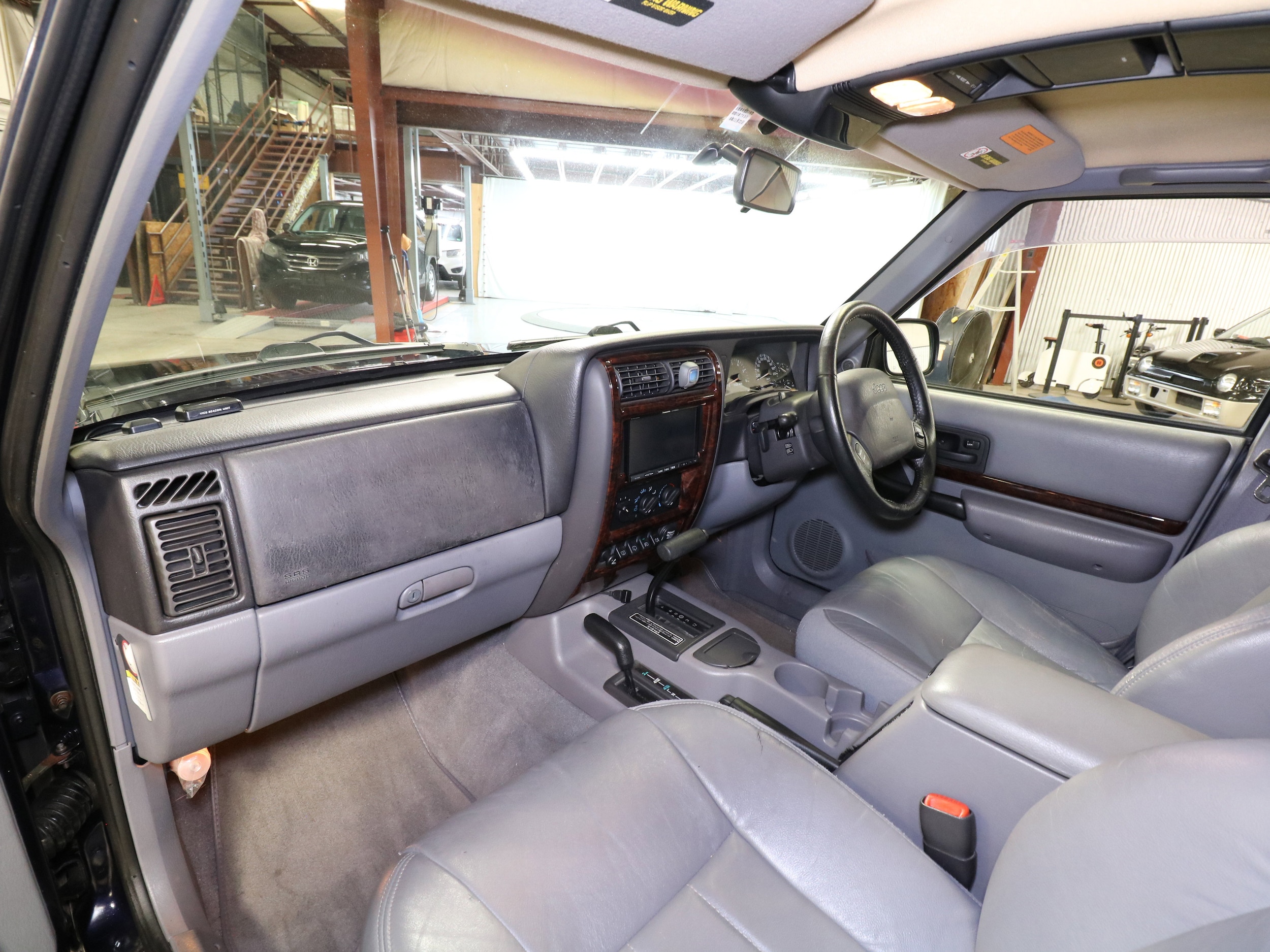 1999 Jeep Cherokee 16