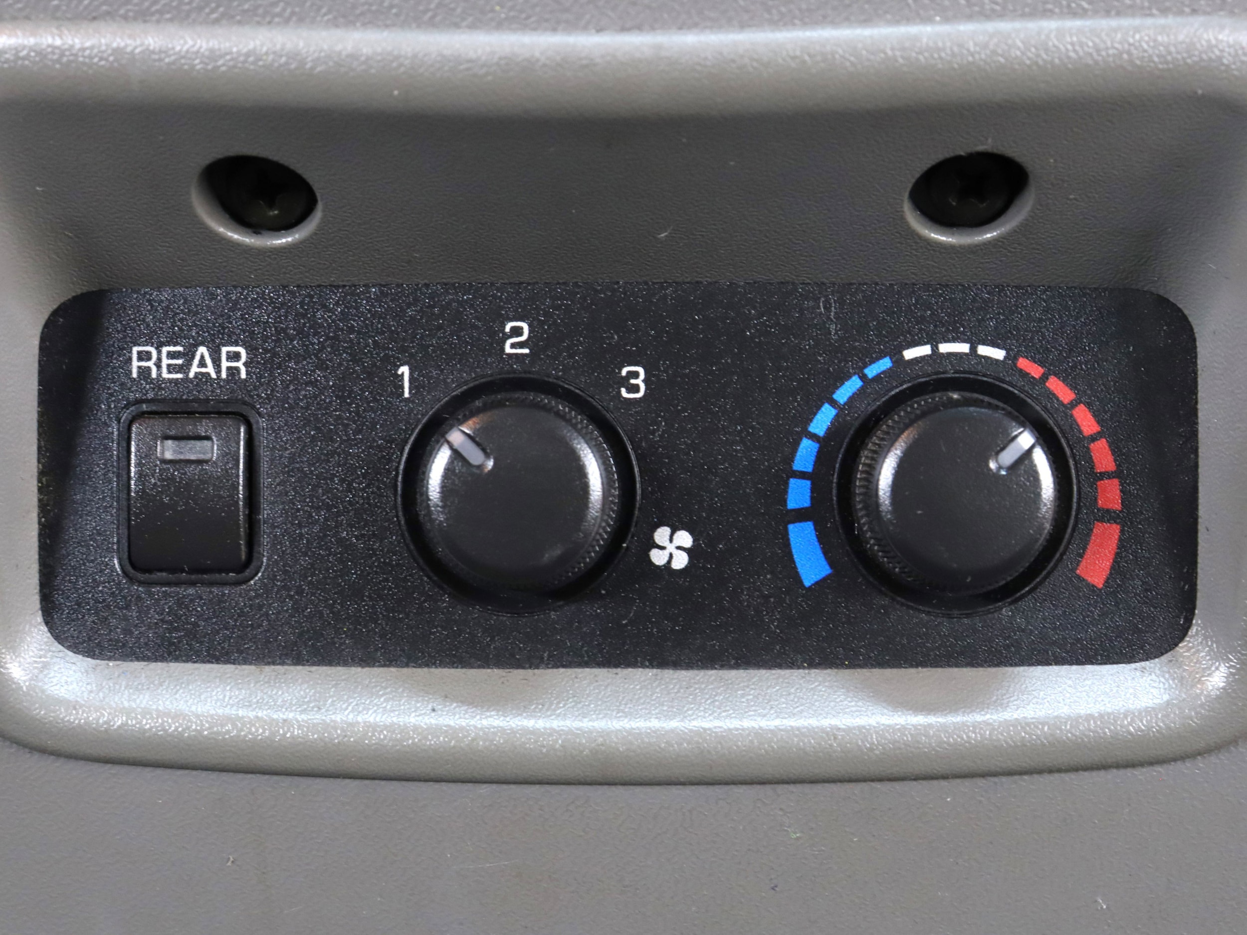 2000 Mitsubishi Pajero 61