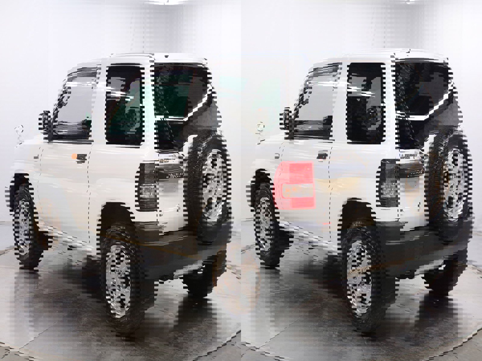 1999 Mitsubishi Pajero 4