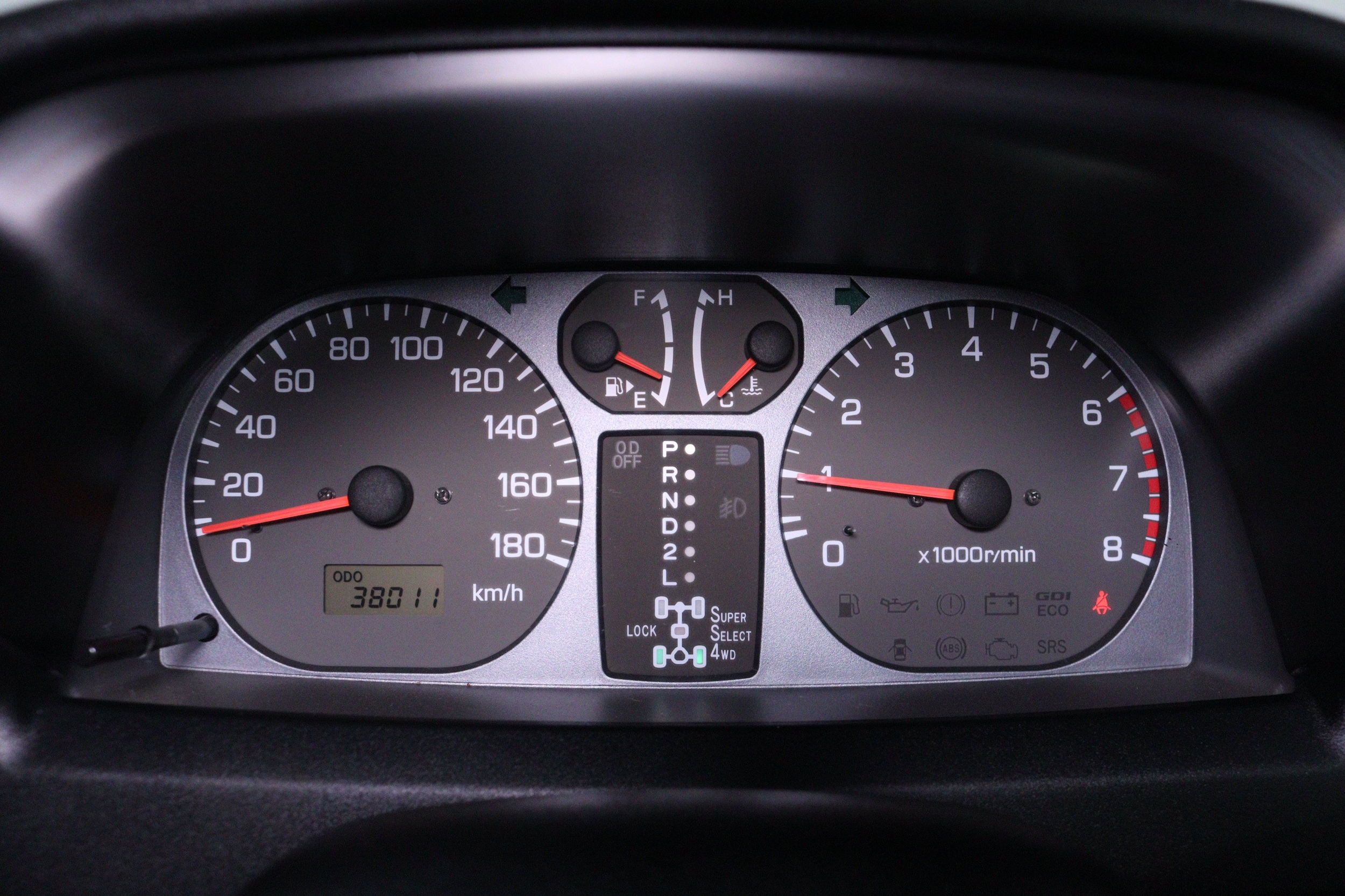 2000 Mitsubishi Pajero 11