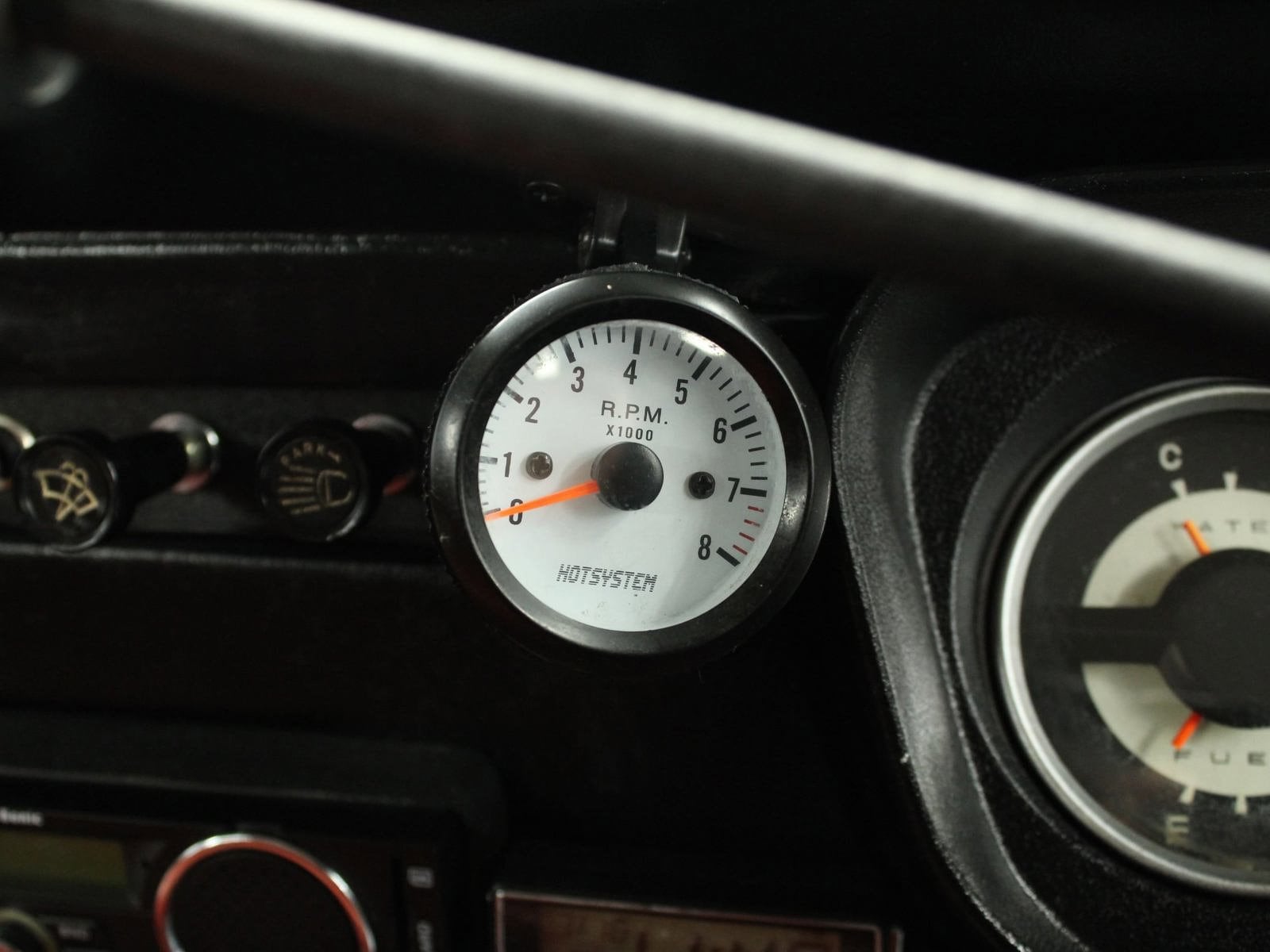 1975 Mitsubishi Jeep 17
