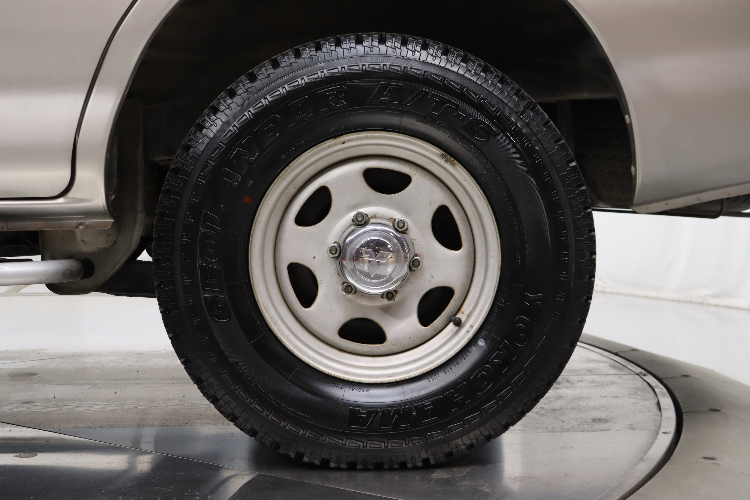 2000 Mitsubishi Delica 37
