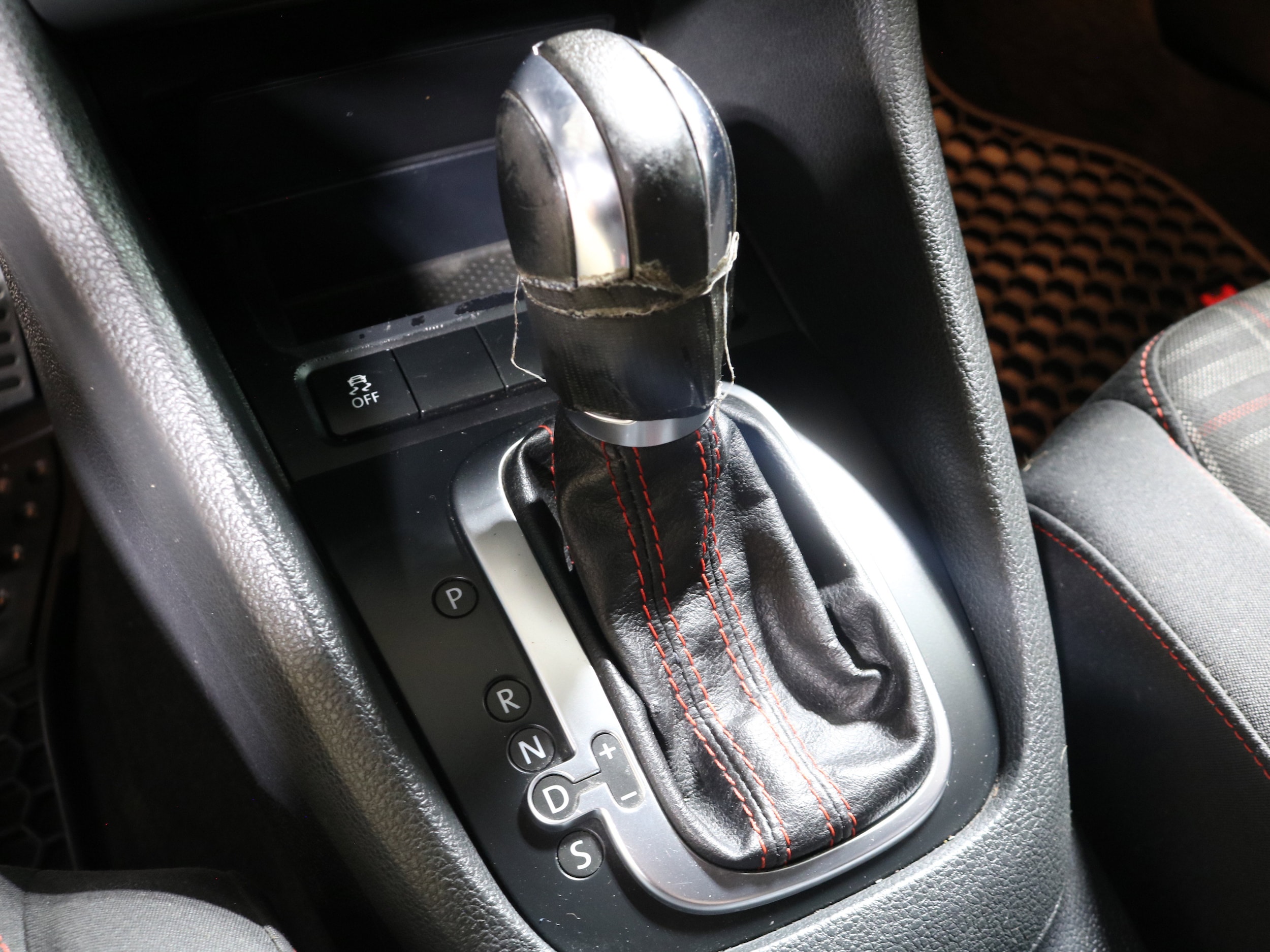 2012 Volkswagen GTI 14