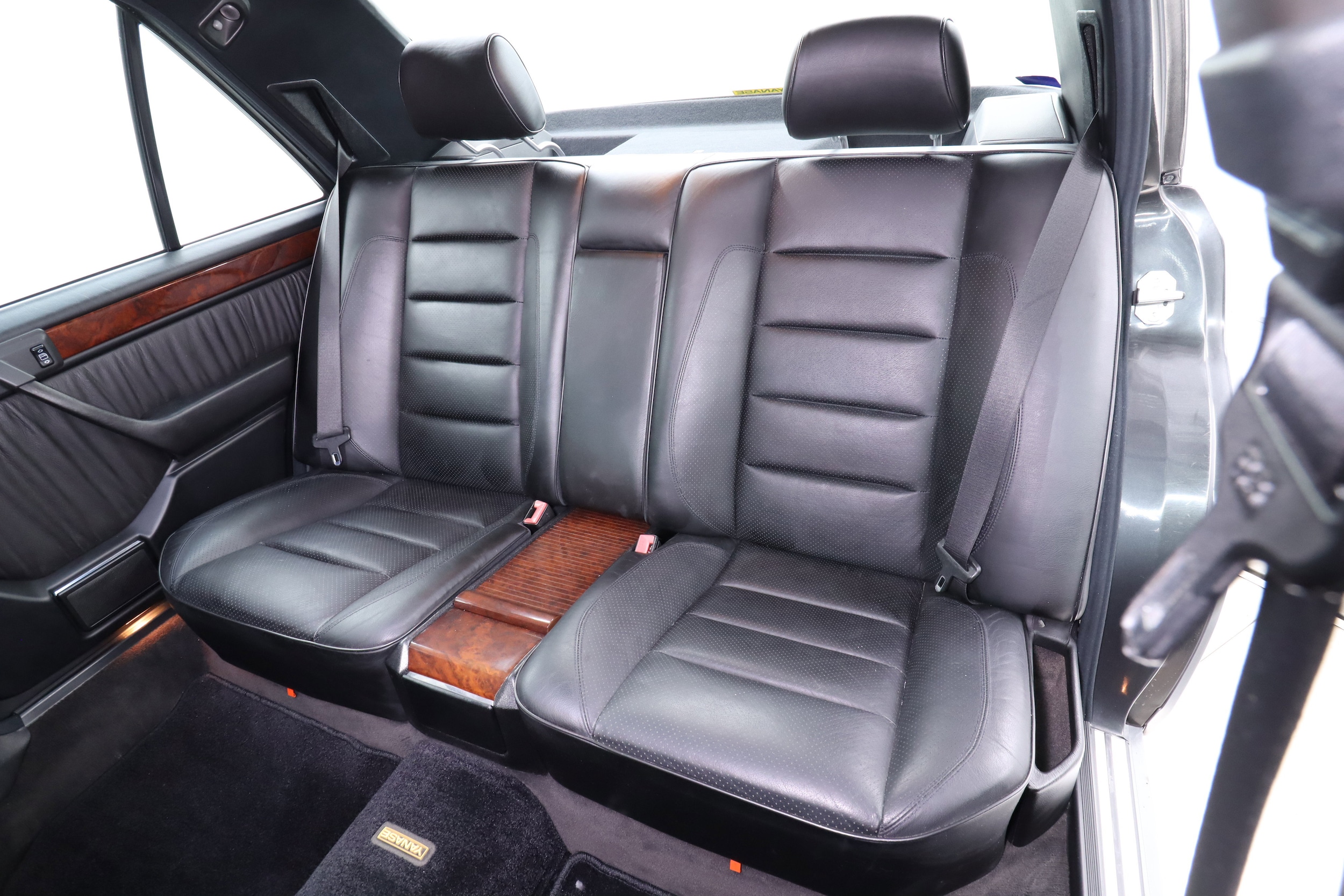 1994 Mercedes-Benz E500 21