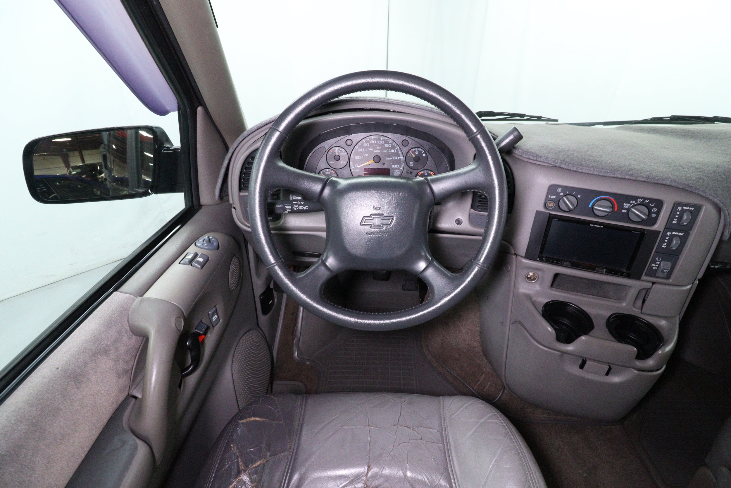 2000 Chevrolet Astro LT 10