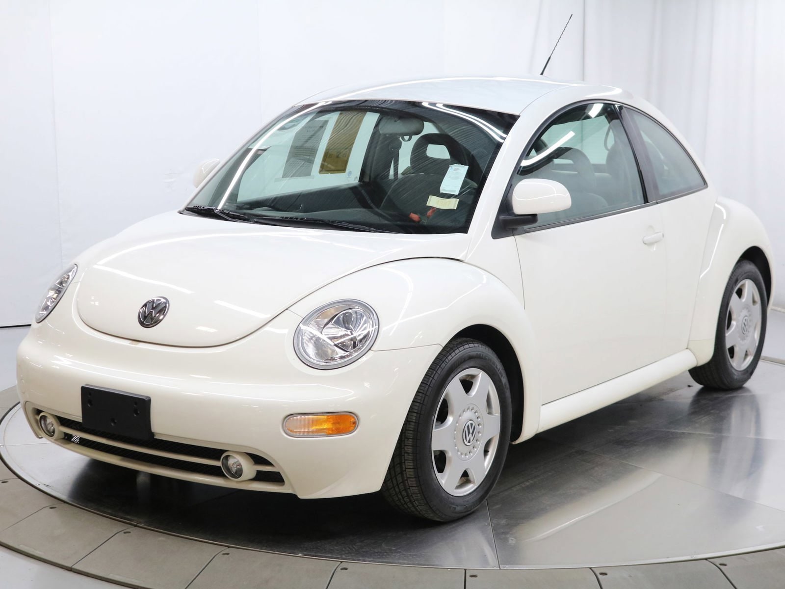 1998 Volkswagen New Beetle 2