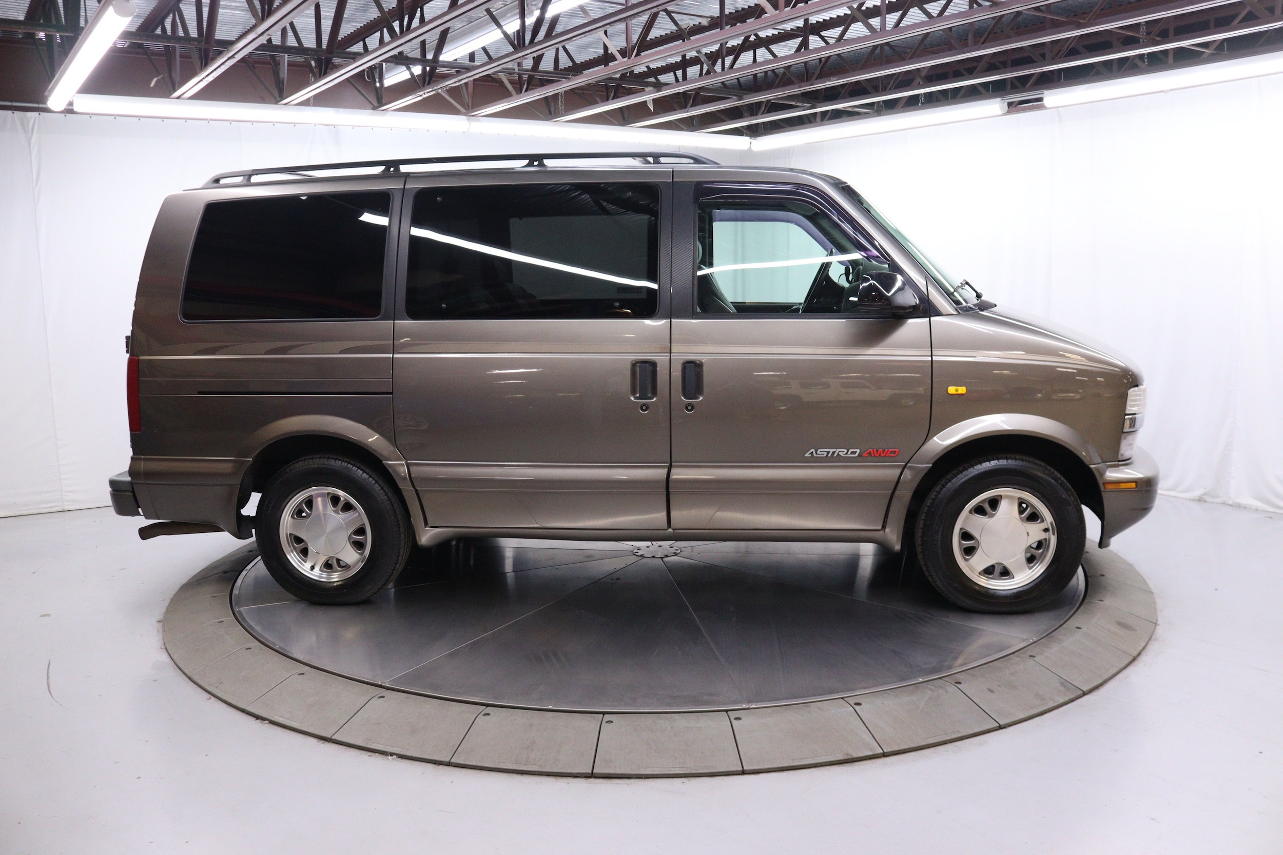 2000 Chevrolet Astro LT 8