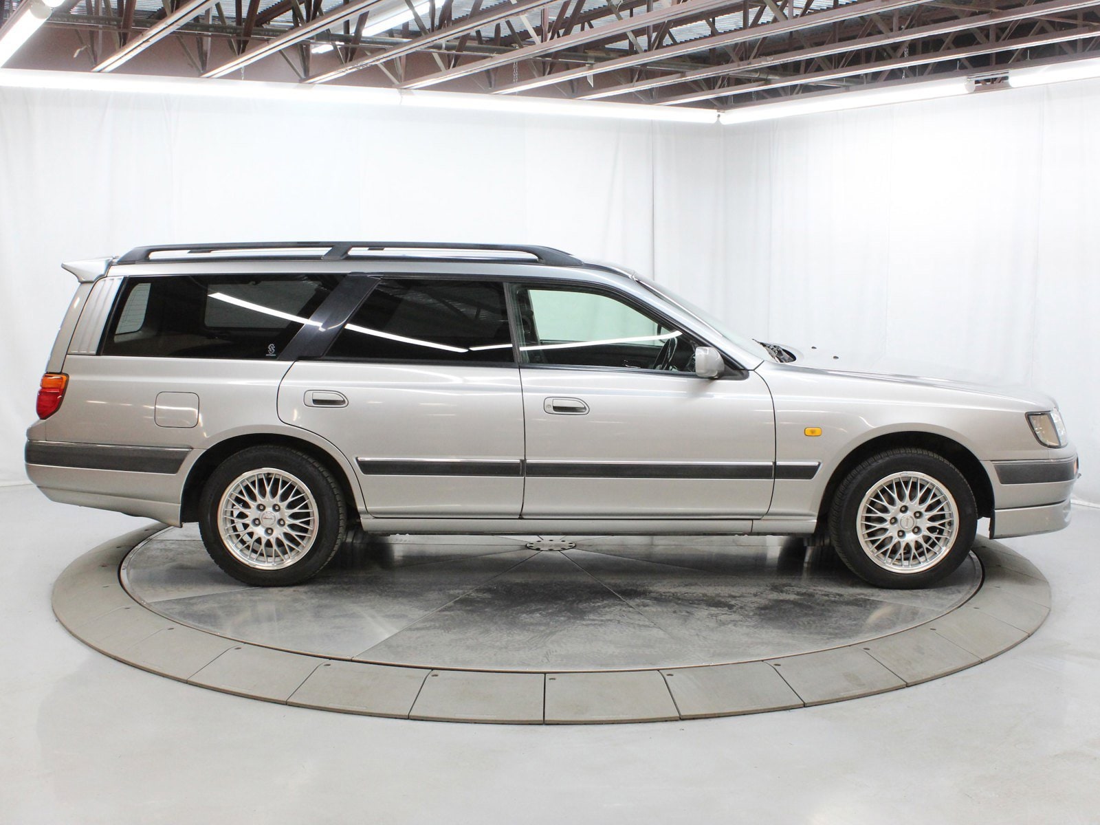 1996 Nissan Stagea 8