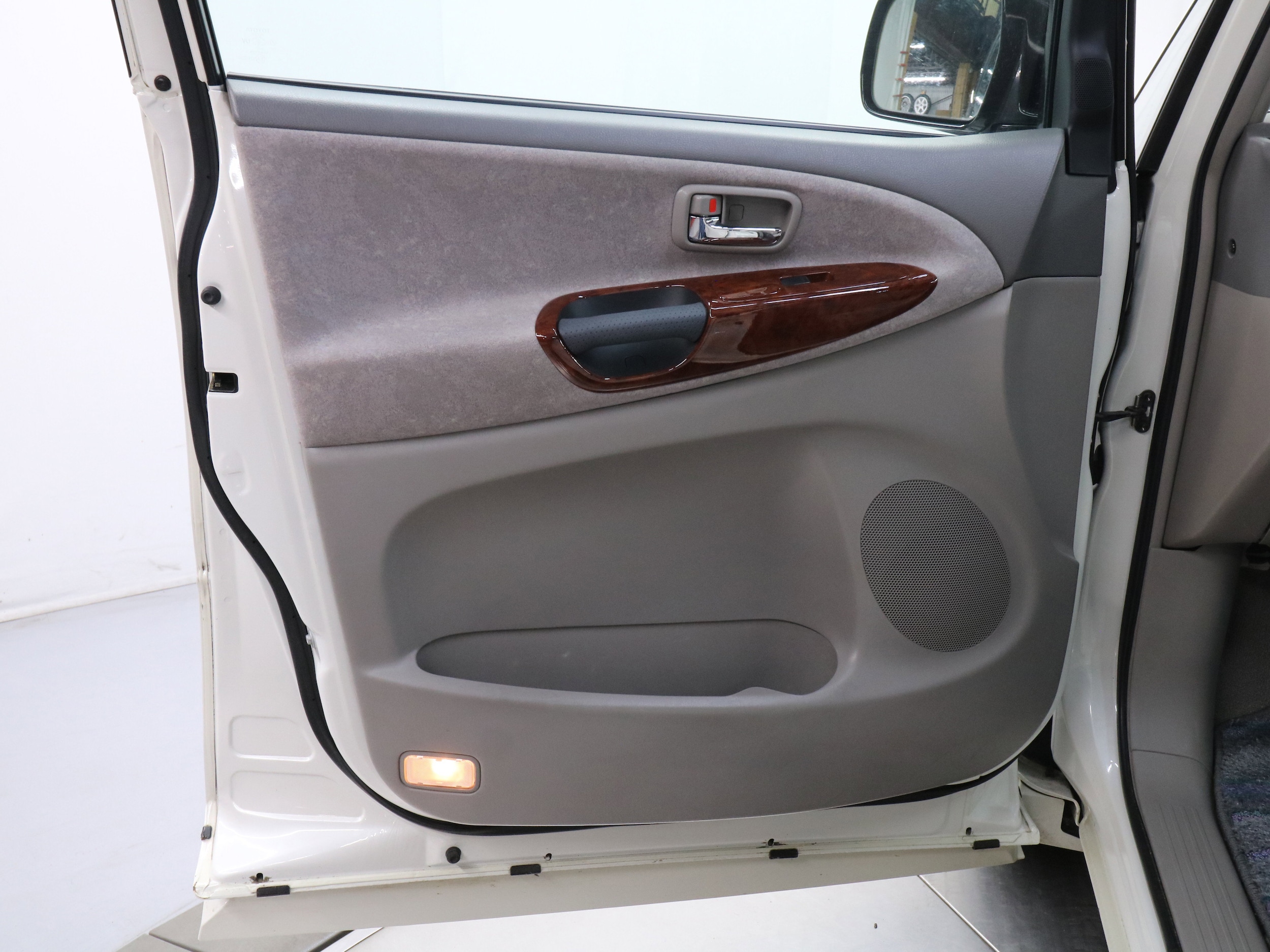 2000 Toyota Estima 27