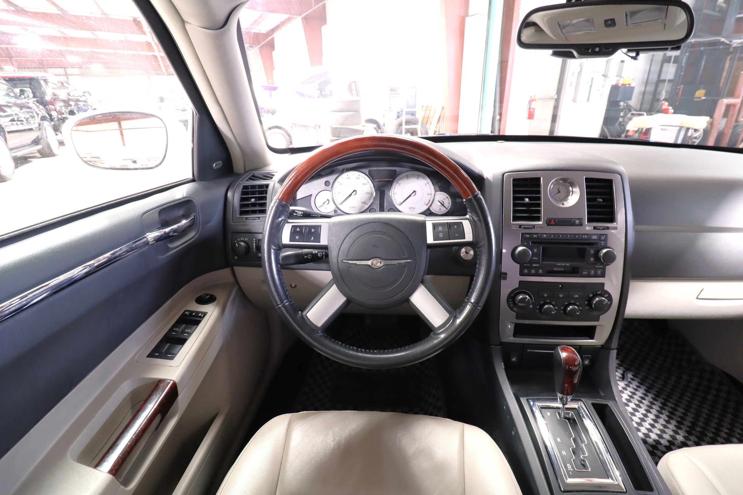 2007 Chrysler 300 12