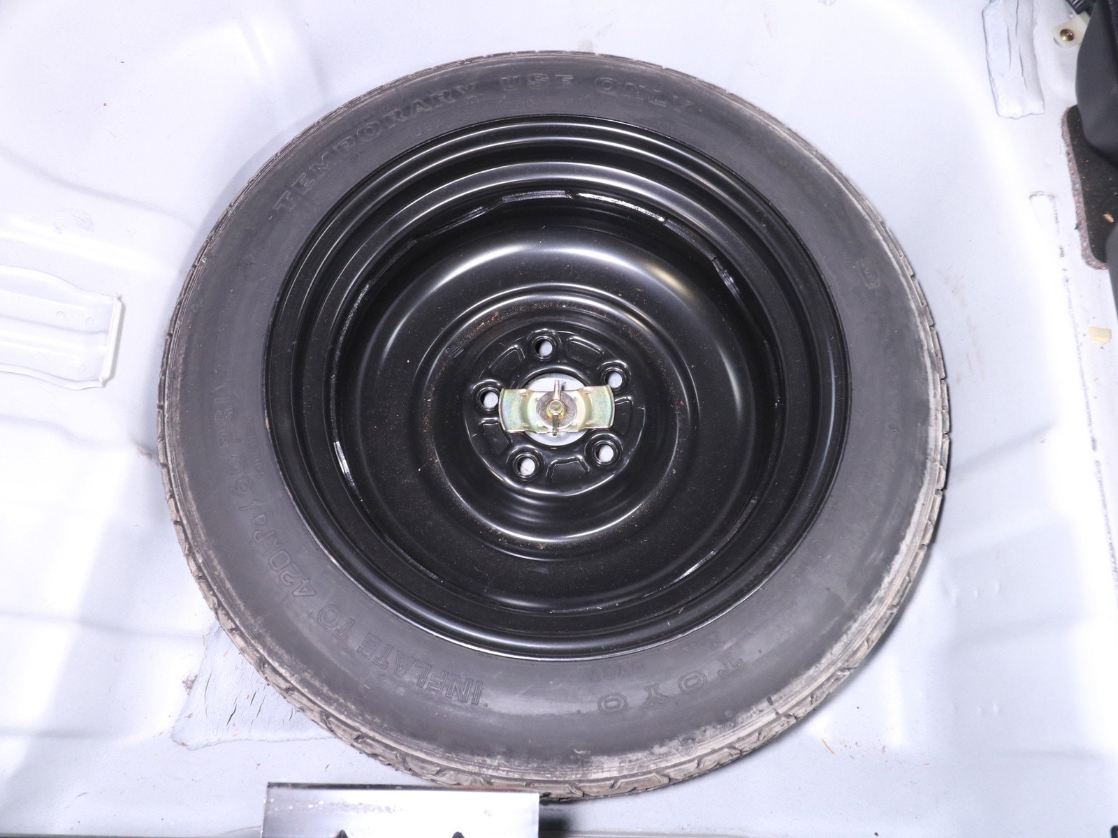 1998 Mitsubishi Legnum 30