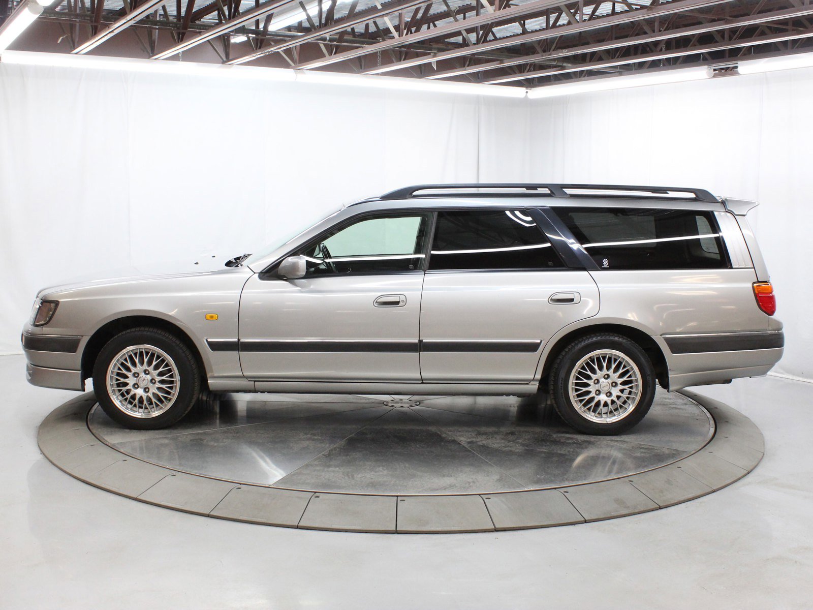 1996 Nissan Stagea 4