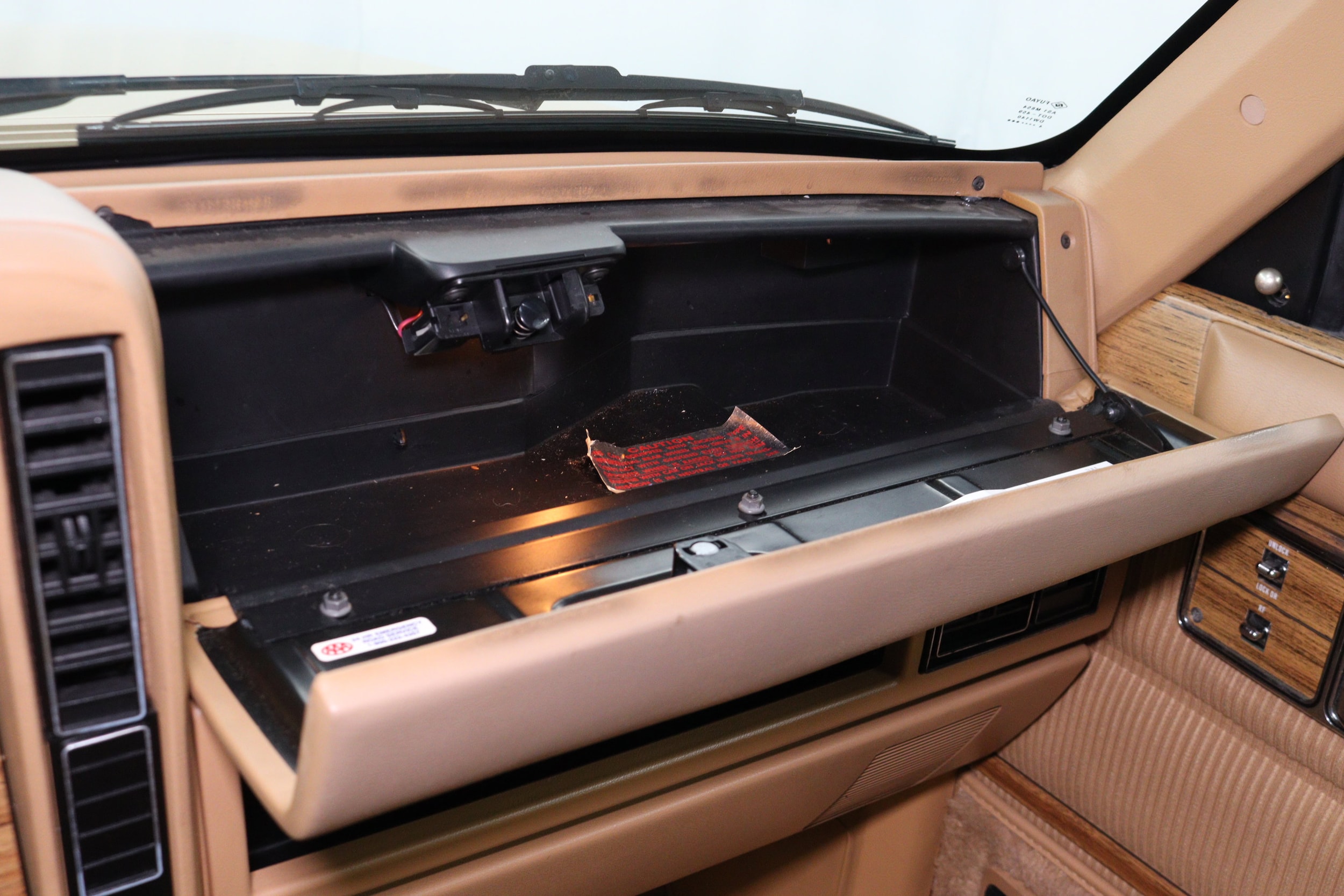 1987 Jeep Wagoneer 56
