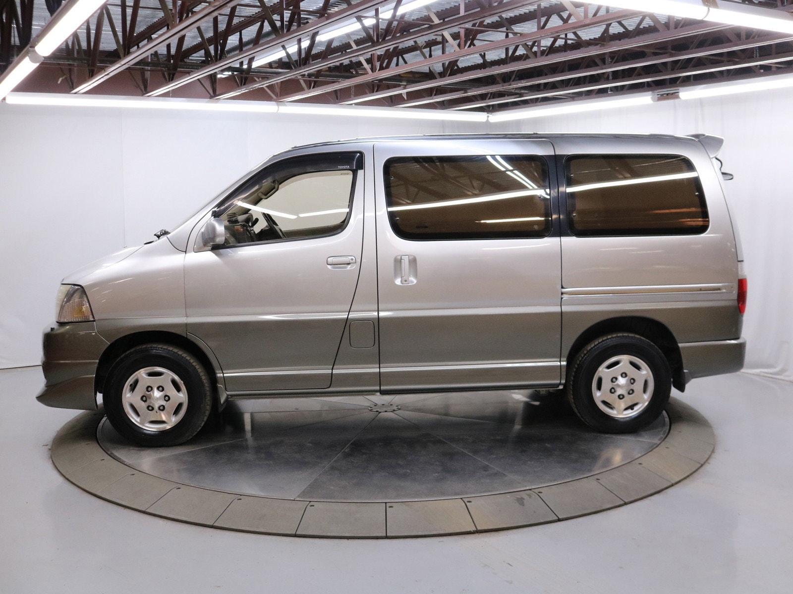 1999 Toyota Grand Hiace 4