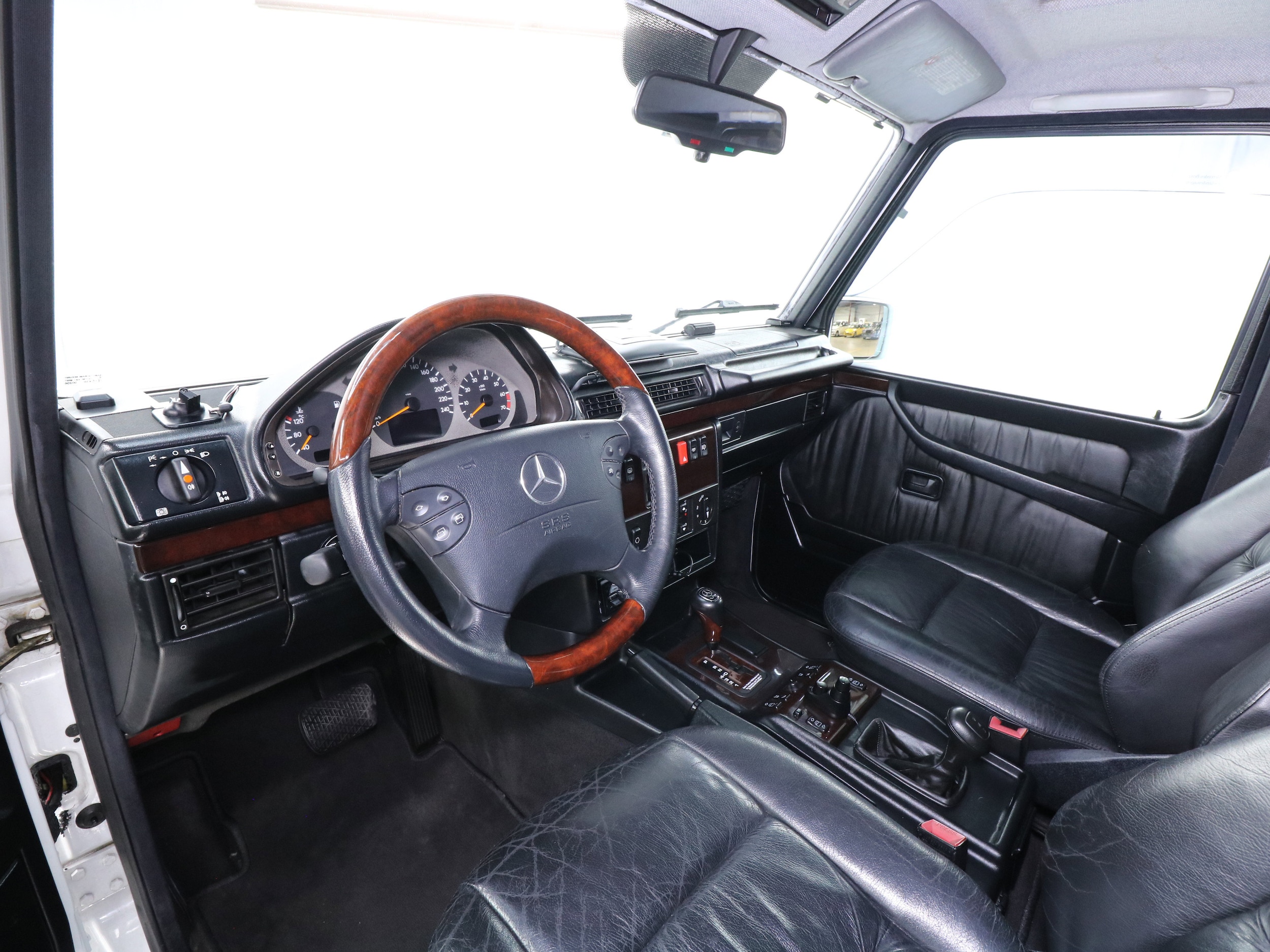 2000 Mercedes-Benz G500 11