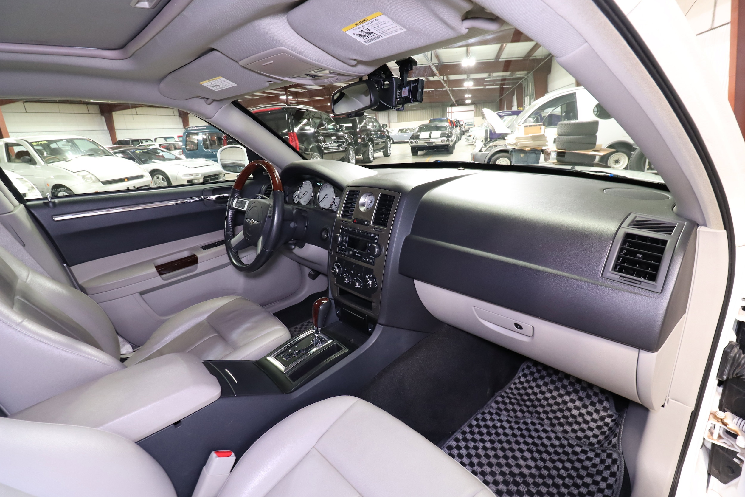2007 Chrysler 300 17