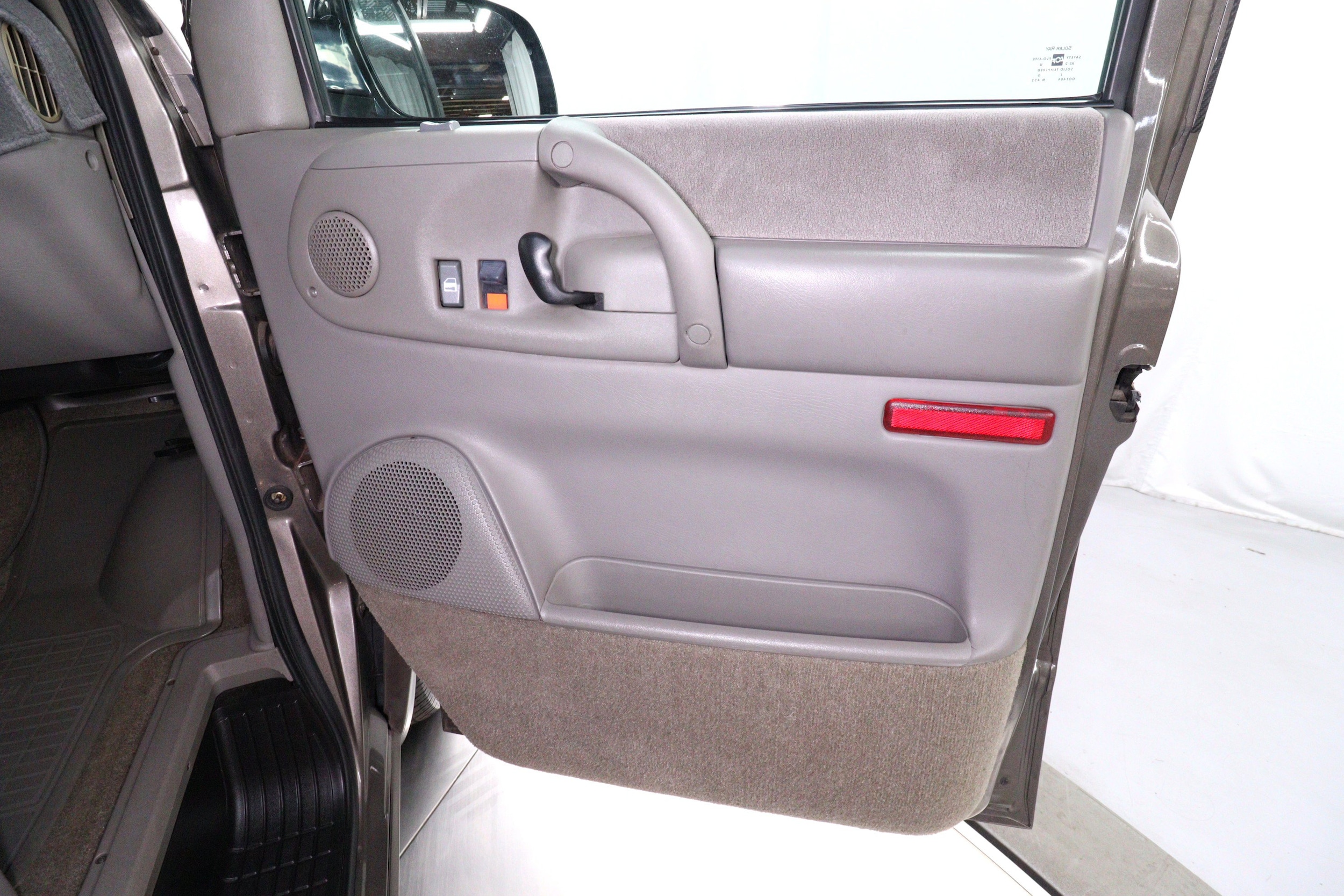 2000 Chevrolet Astro LT 24